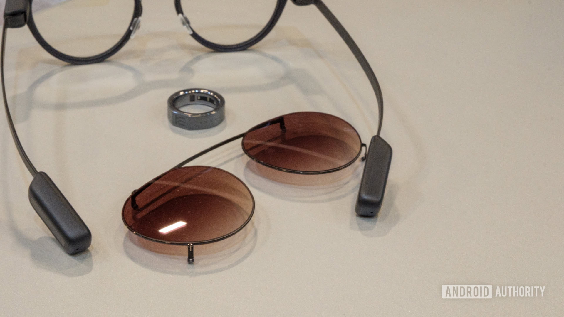 Demonstração da Even Realities Anel Even G2 e acessório para óculos de sol