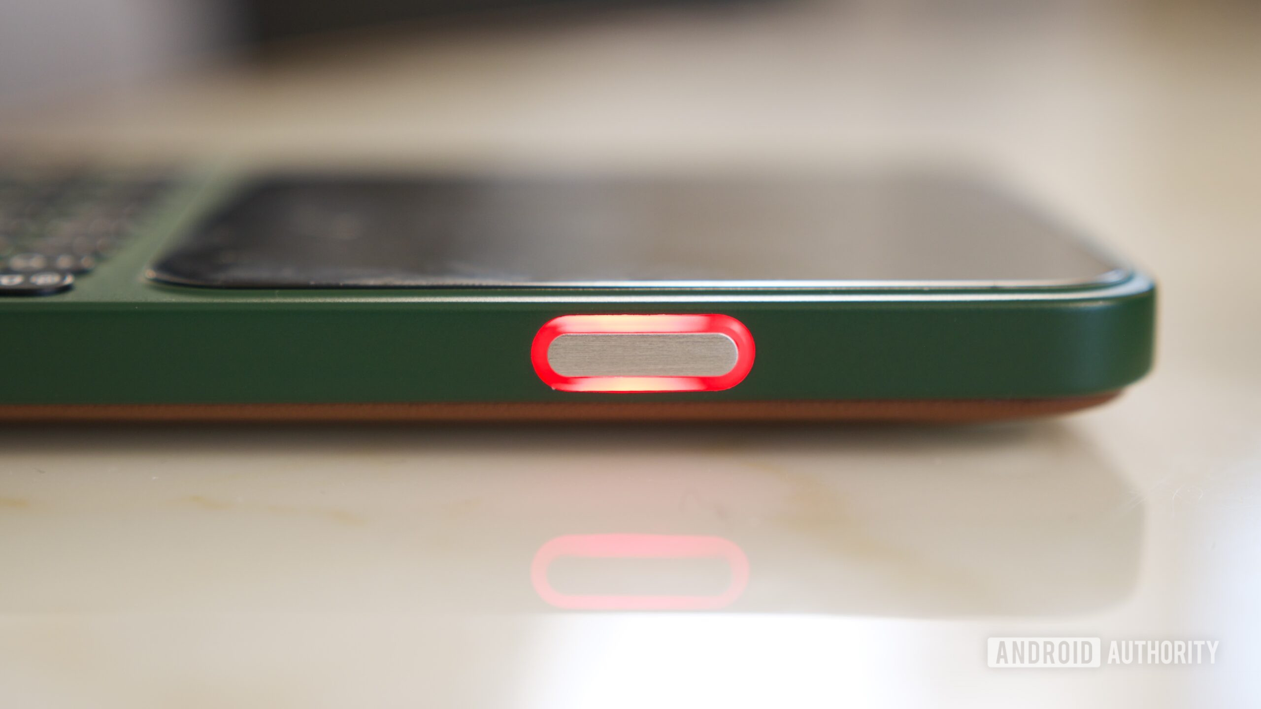 clica comunicador mãos no ces 7 Luz de notificação LED no Comunicador Clicks.