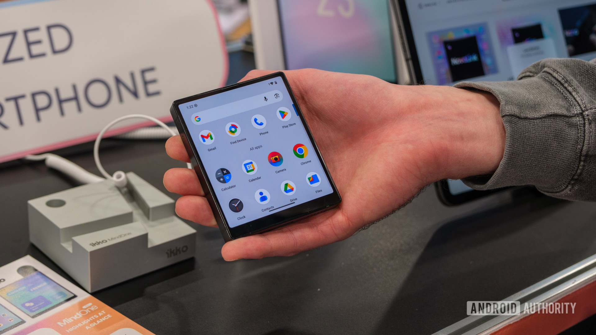 iKKO Mind One em casa na mão