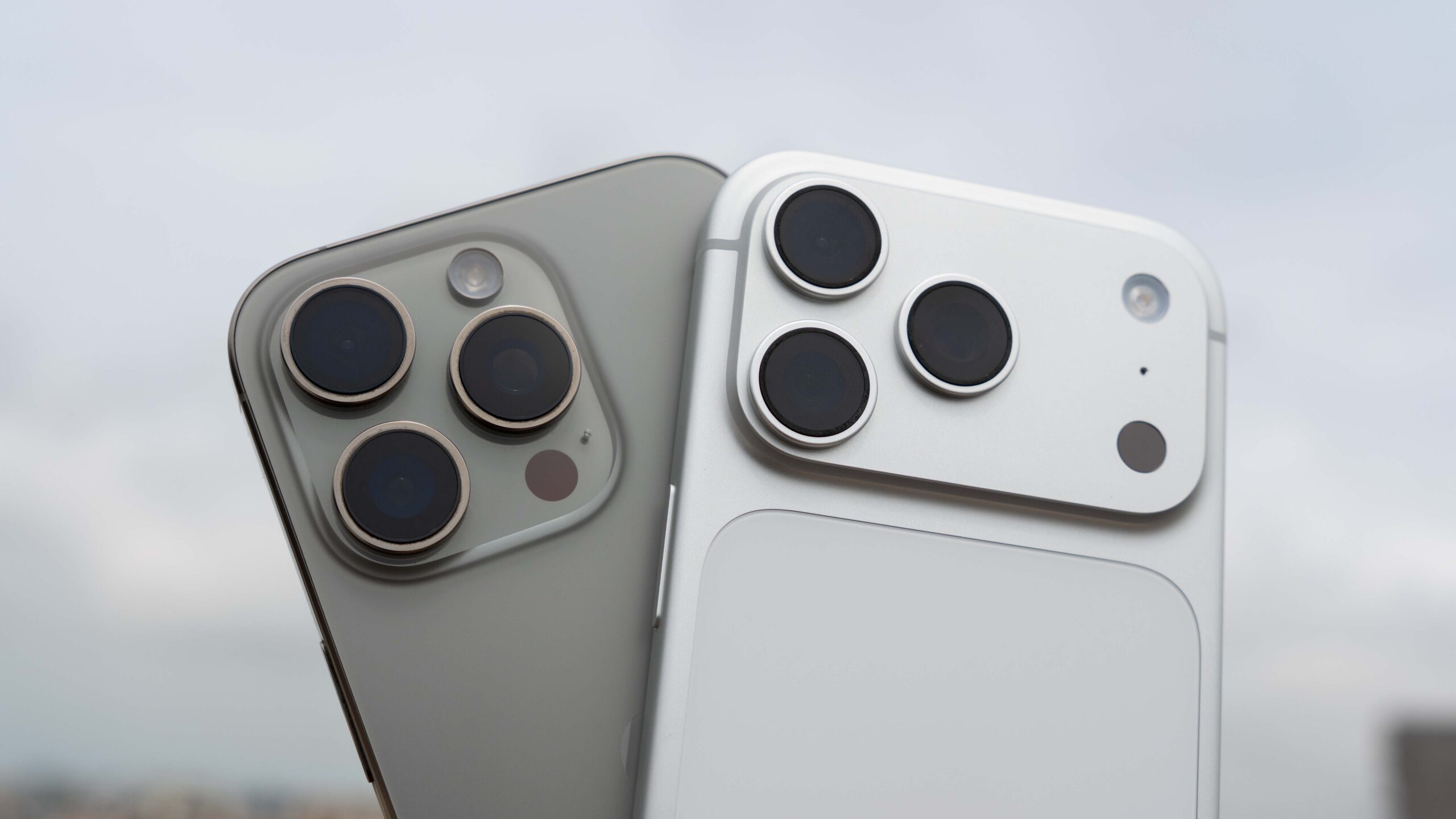 Apple iPhone 16 Pro com iPhone 17 Pro