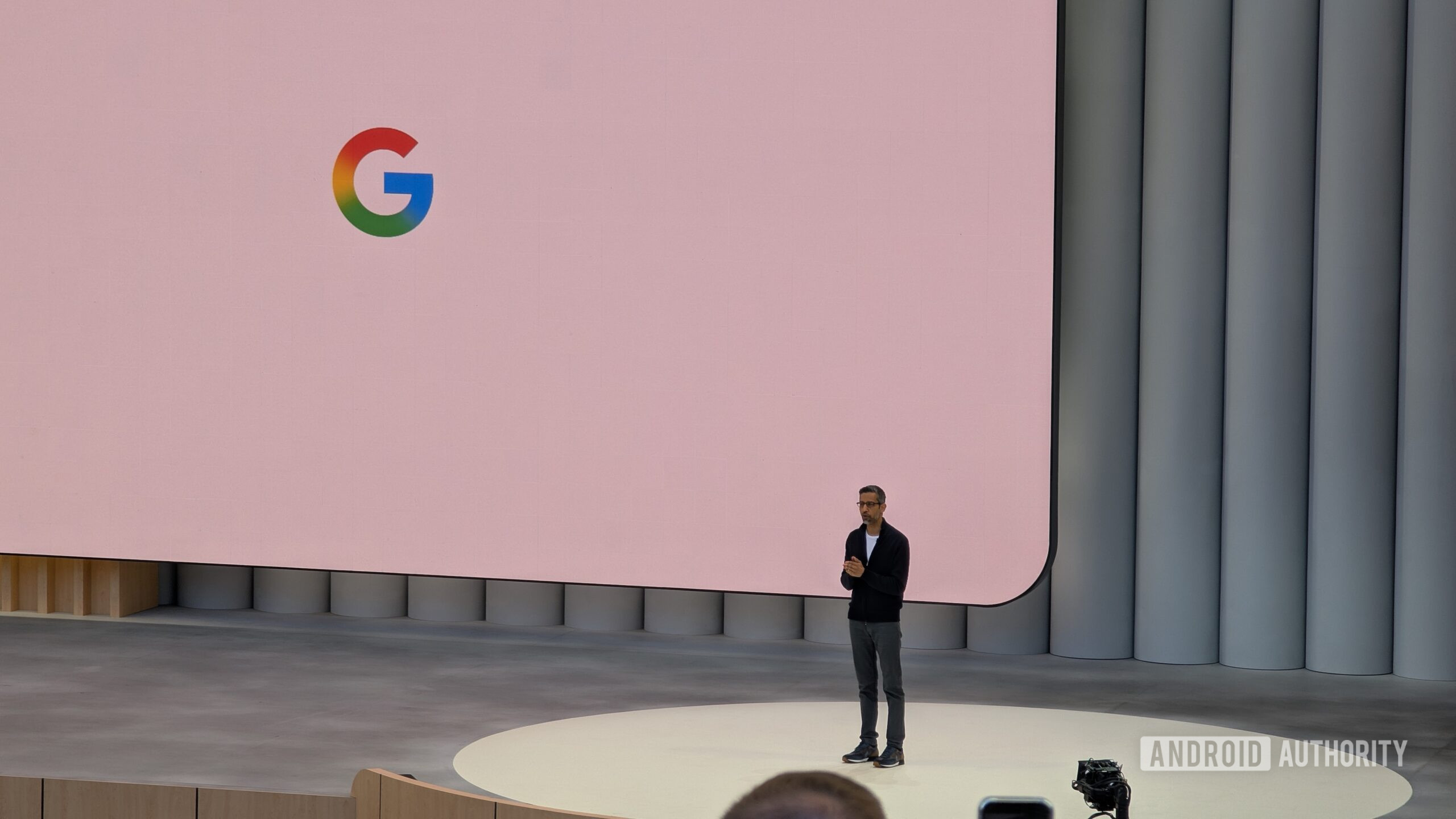 Sundar Pichai durante a palestra do Google I/O 2025.