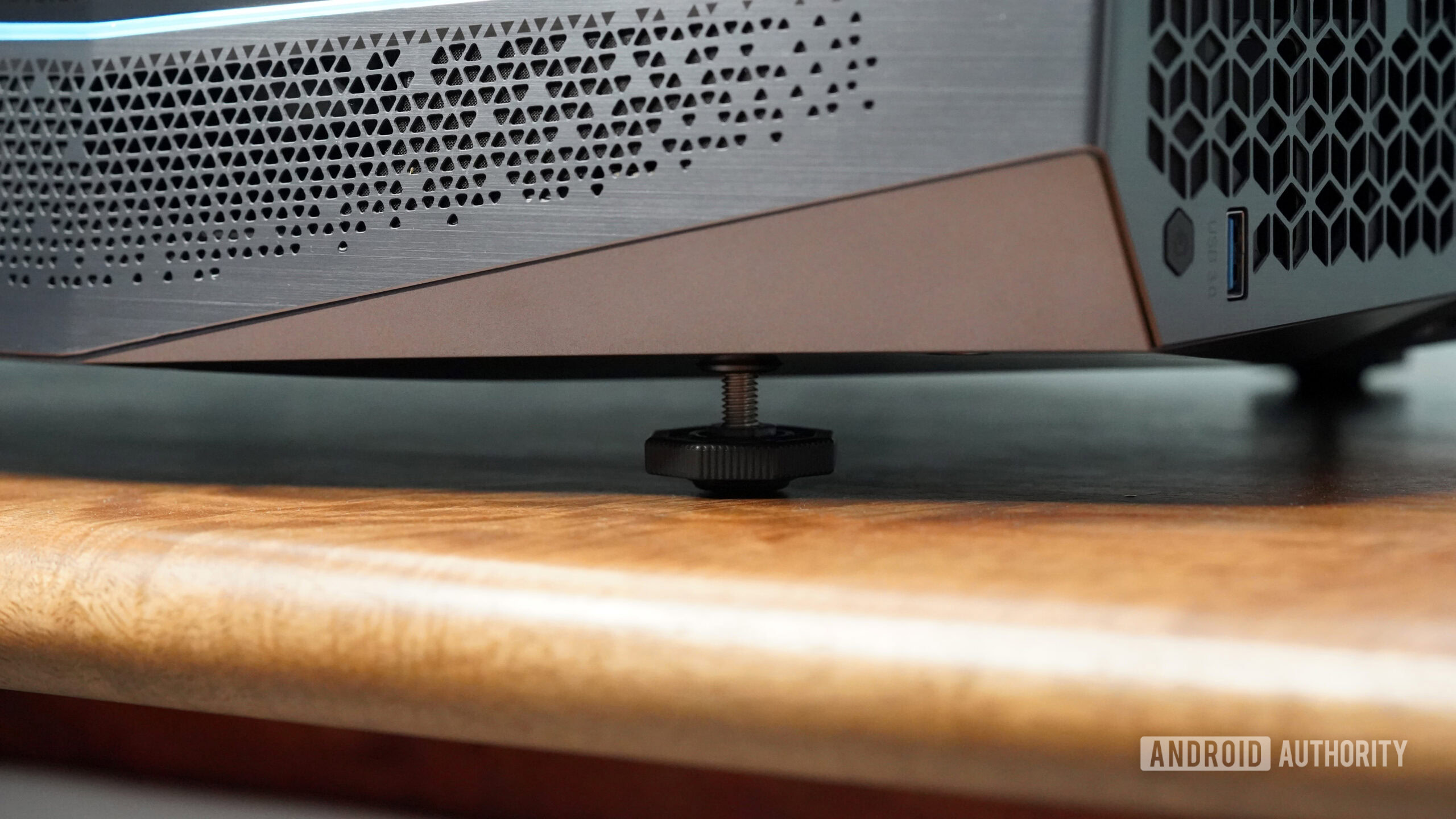 awol vision aetherion pro pernas O AWOL Vision Aetherion Pro possui pés ajustáveis para ajuste fino da configuração.