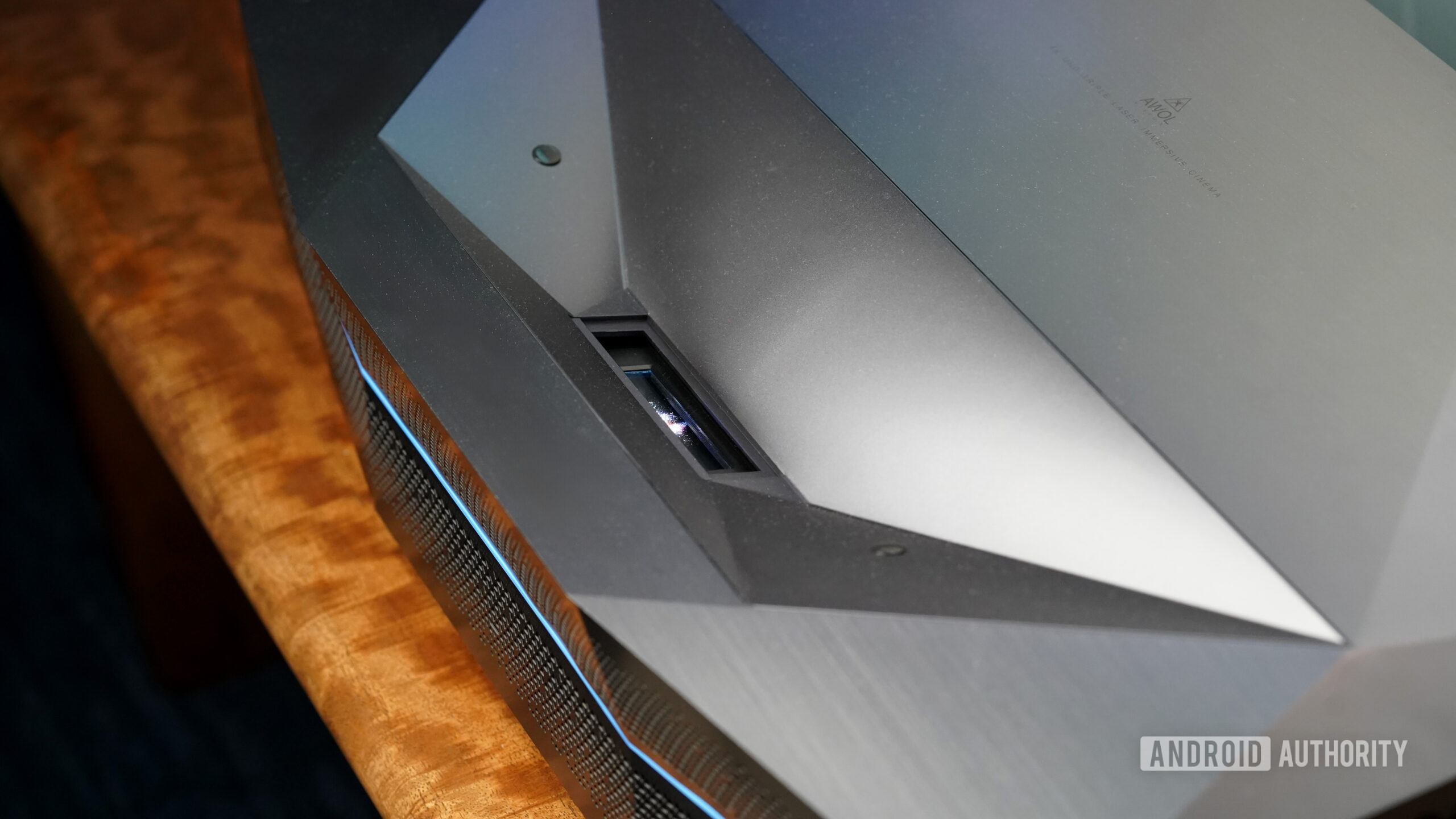 awol vision aetherion pro laser O AWOL Vision Aetherion Pro possui laser triplo RGB.