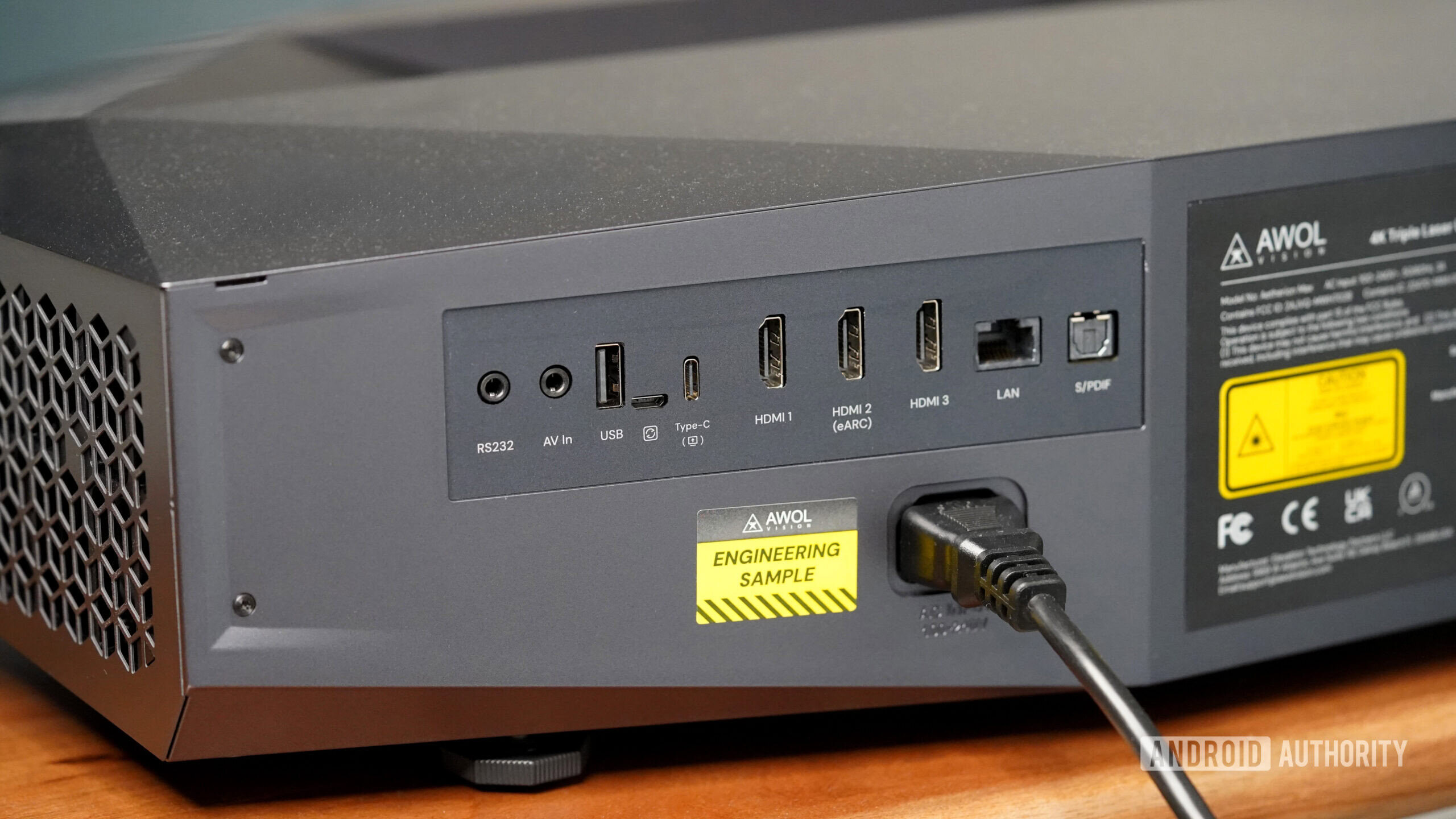 O AWOL Vision Aetherion Pro apresenta opções robustas de conectividade.