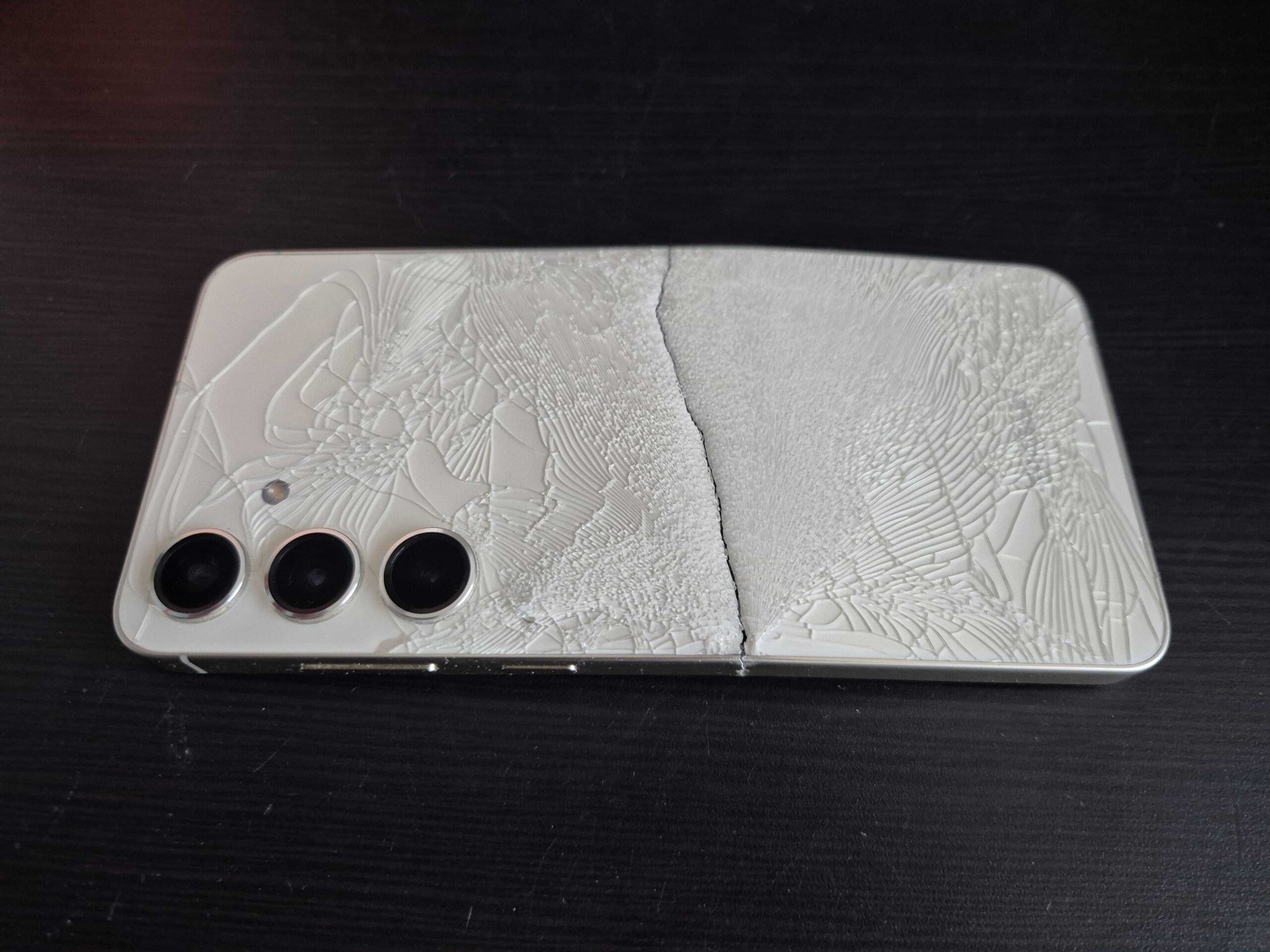 Samsung Galaxy S24 Plus 2 quebrado