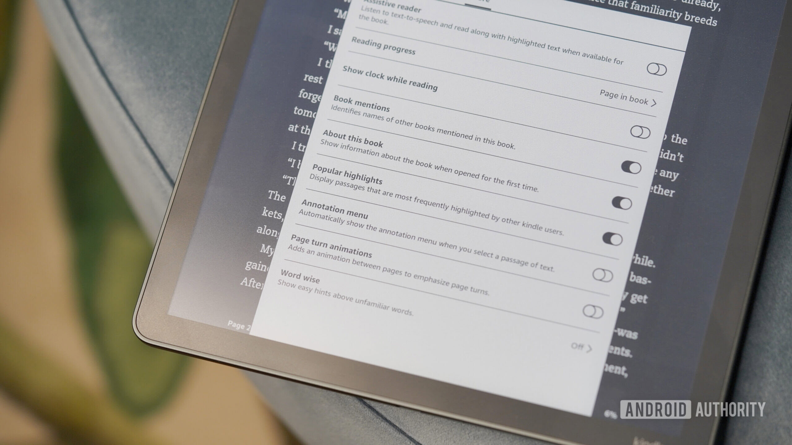 Alternar destaque popular do Kindle Scribe Colorsoft O Kindle Scribe Colorsoft exibe o menu onde os usuários podem ativar ou desativar os Destaques Populares.