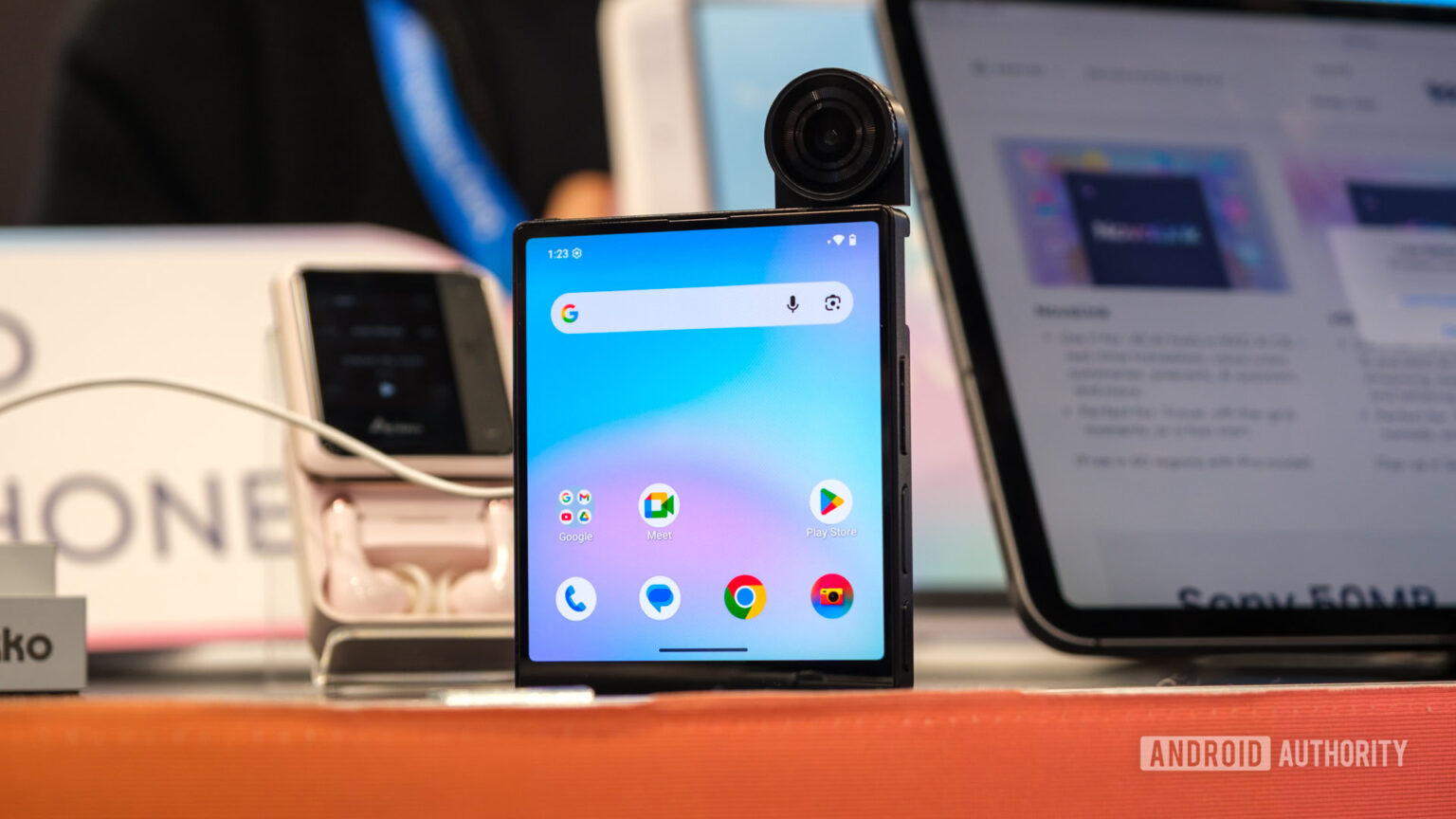 Encontrei o telefone Android mais fofo (e estranho) na CES 2026