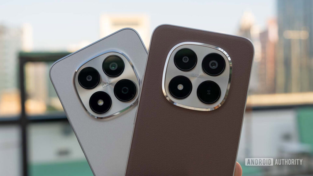 Esses novos telefones trazem durabilidade impressionante, baterias enormes e bate-papo por voz offline de até 1 km