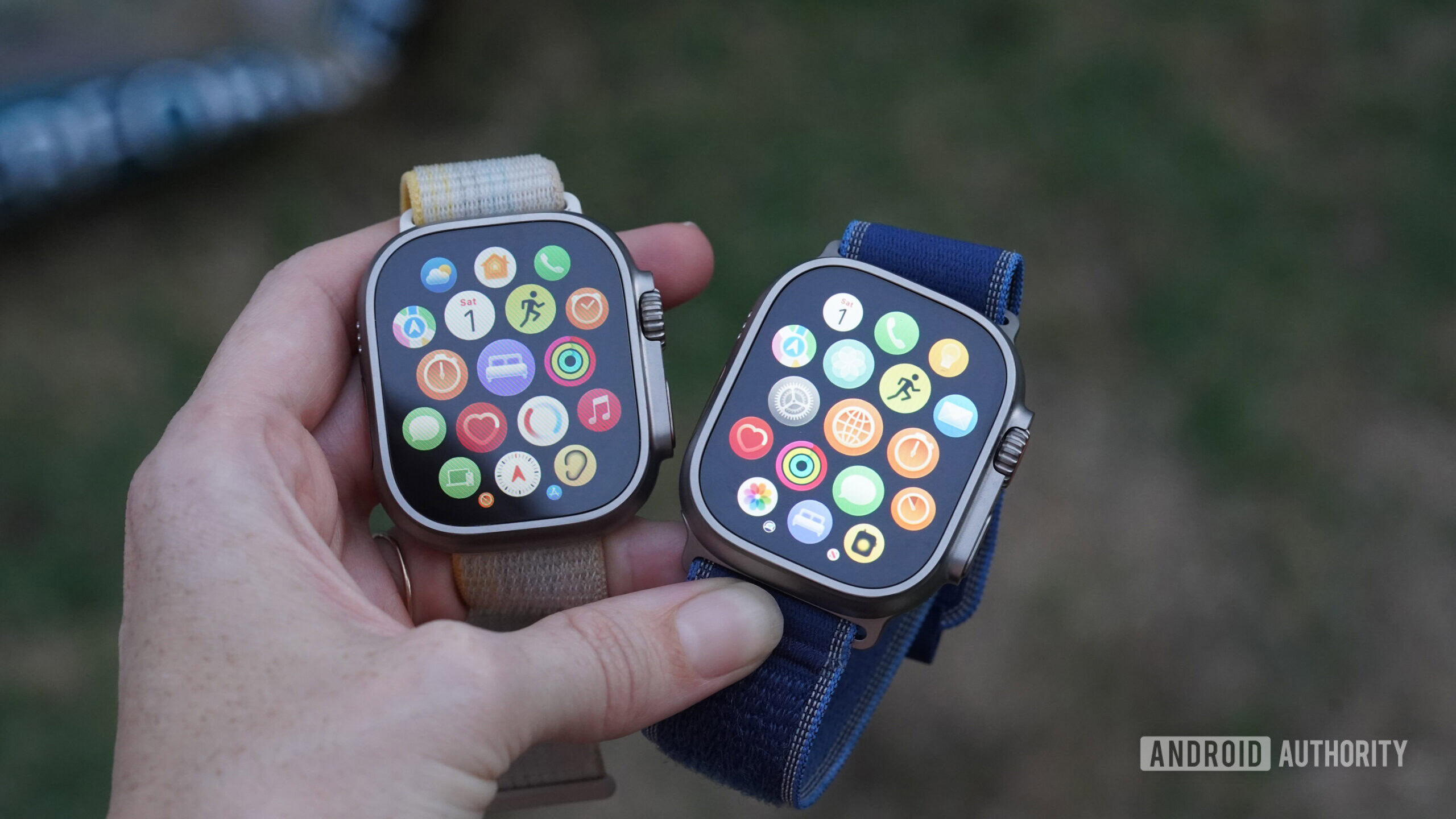 Comparação do Apple Watch Ultra Um uso mantém o Apple Watch Ultra 2 e Ultra 3 lado a lado.