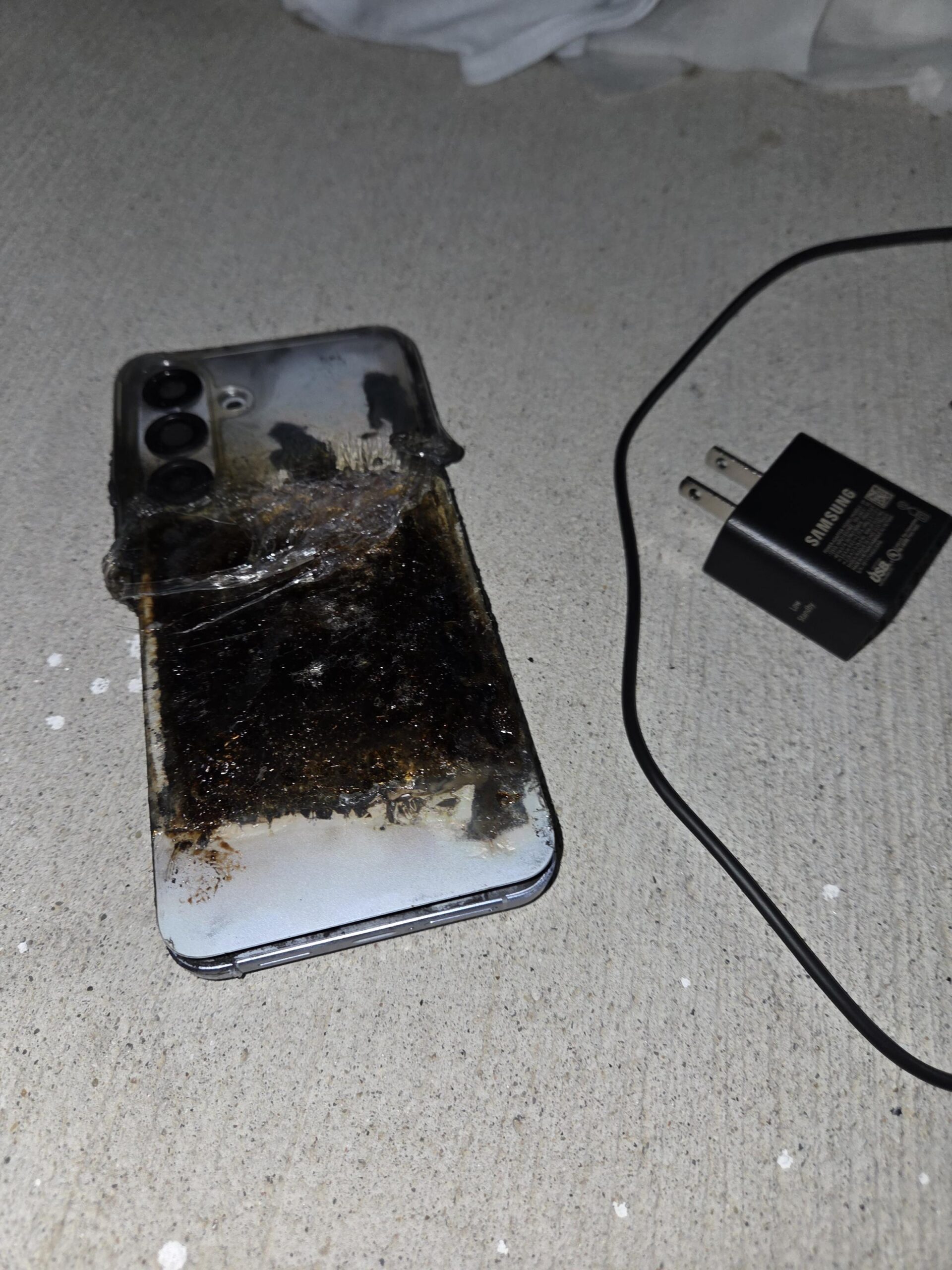 Galaxy S25 Plus explodido