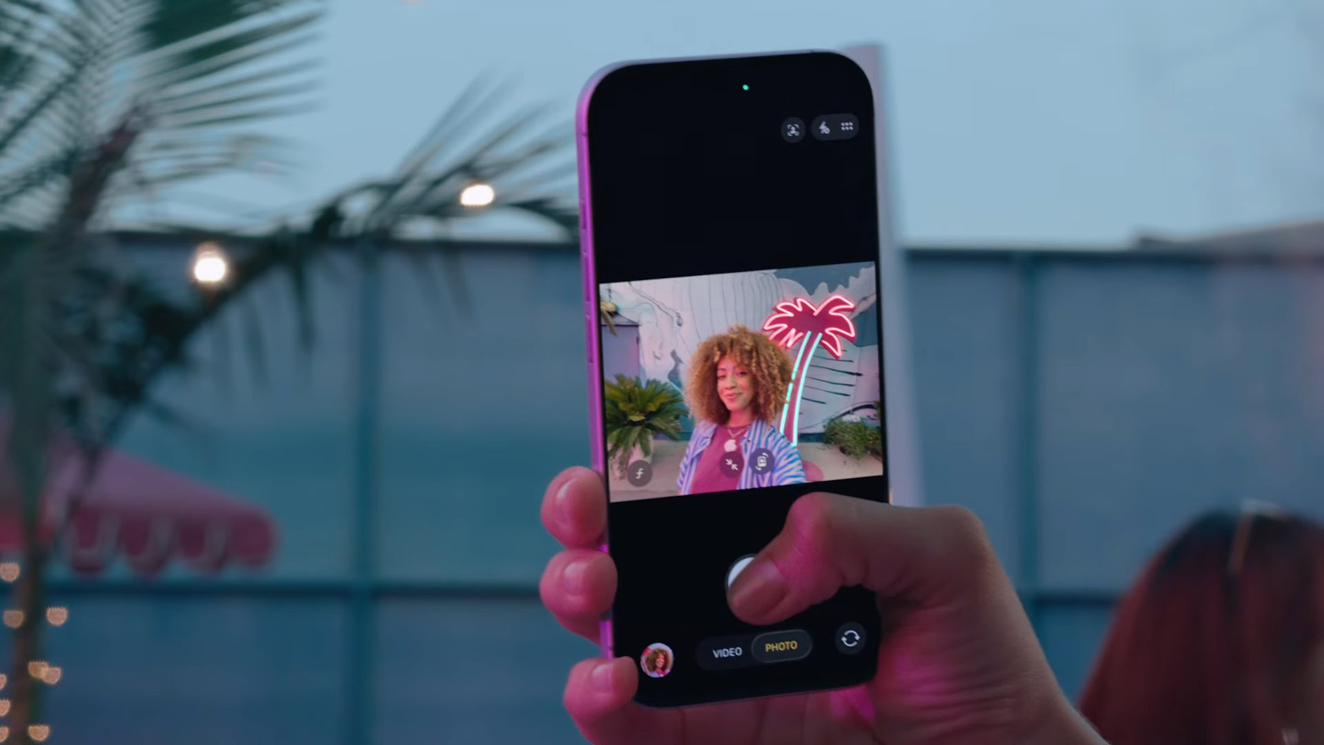 Câmera Apple iPhone 17 Center Stage para selfies de paisagem e retrato (1)