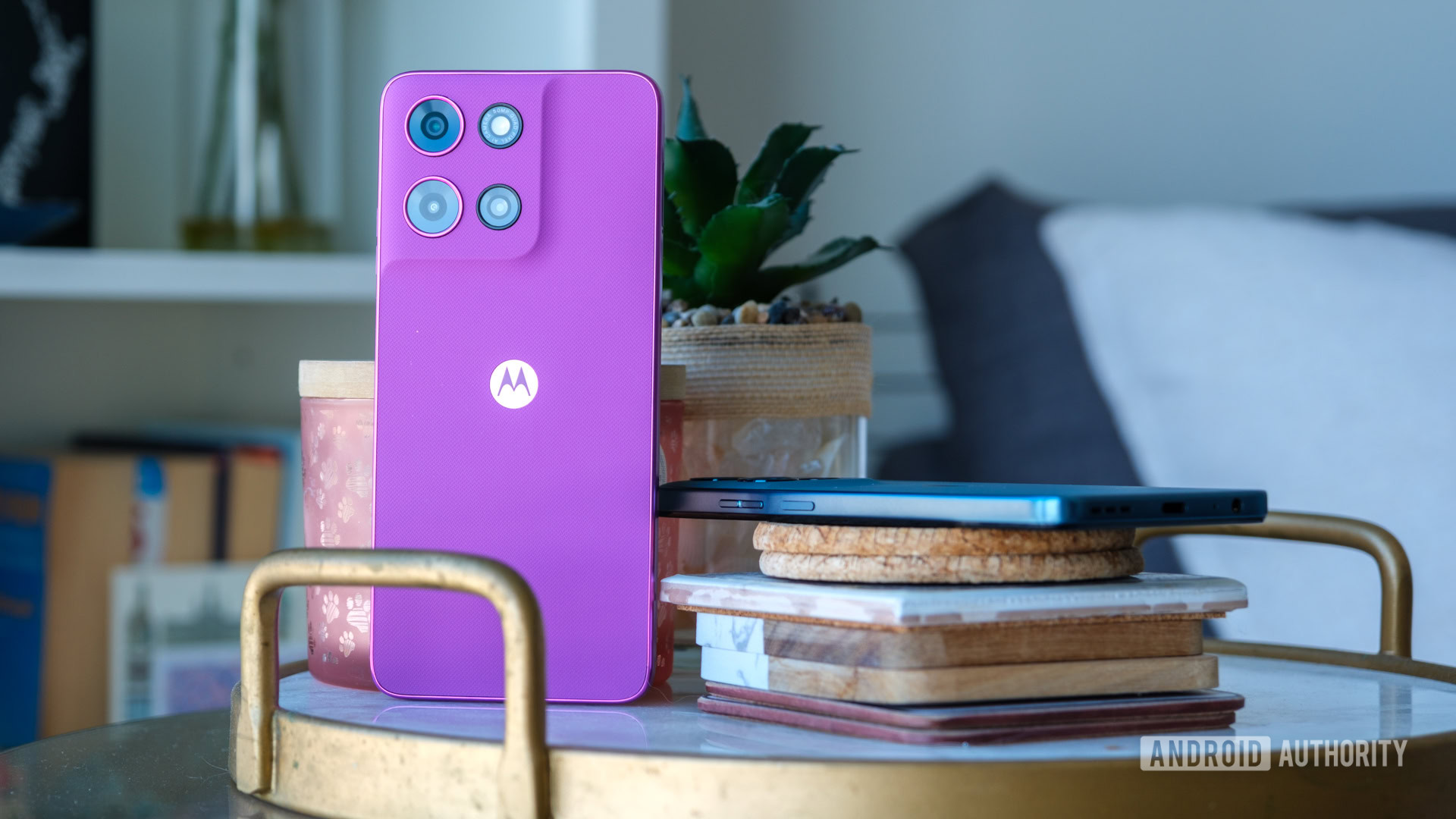 Moto G 2026 e Moto G Play 2026 em pé e deitado