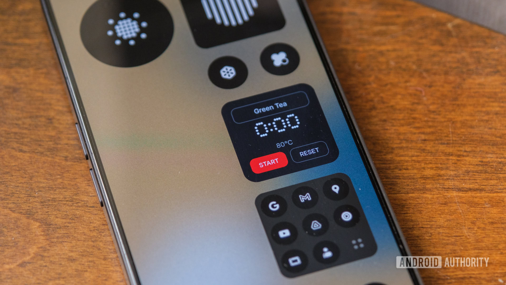 Nothing Essential App Builder em close na tela inicial