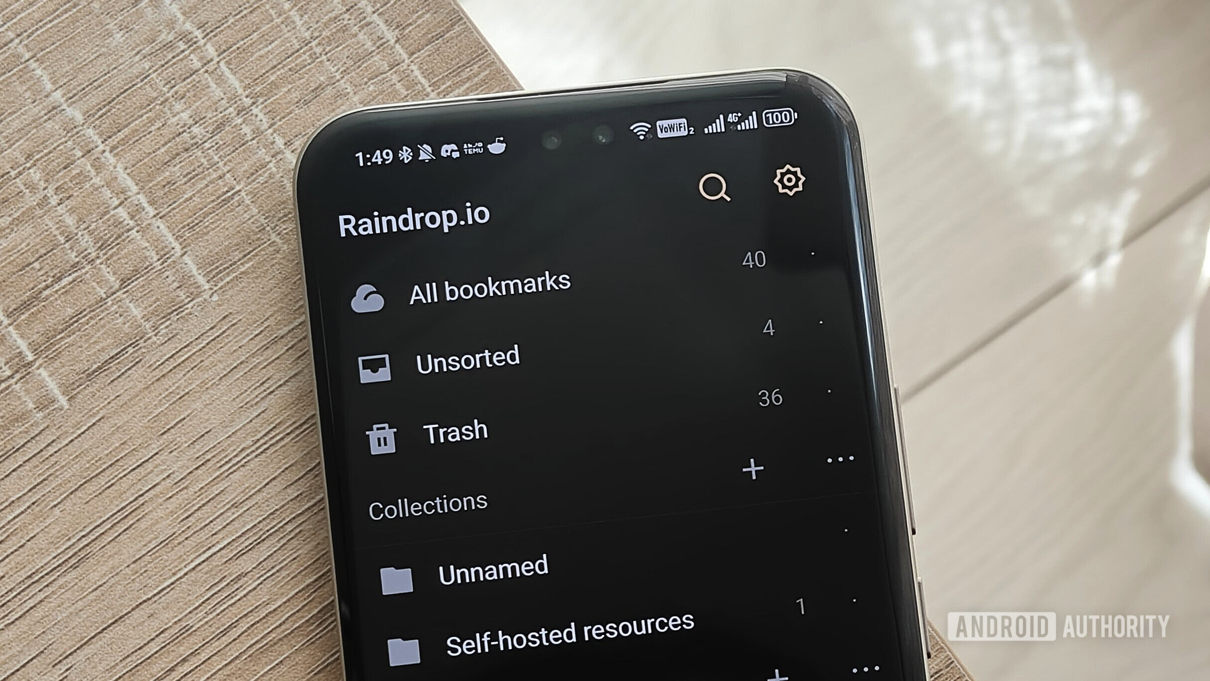 o aplicativo de gota de chuva em um smartphone