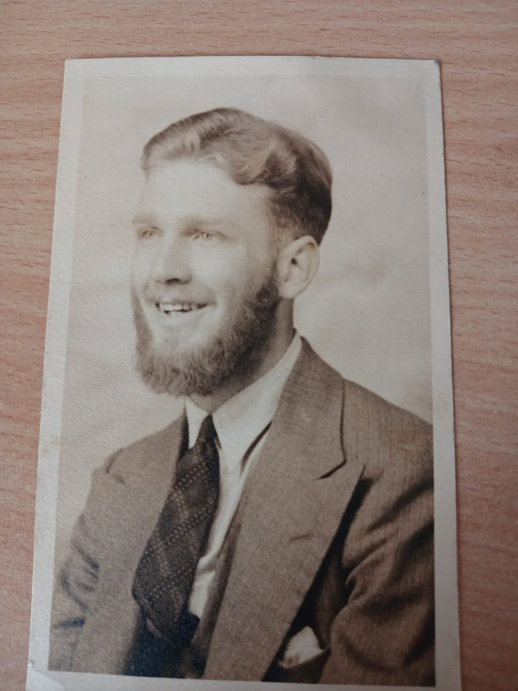 uma imagem impressa de um homem