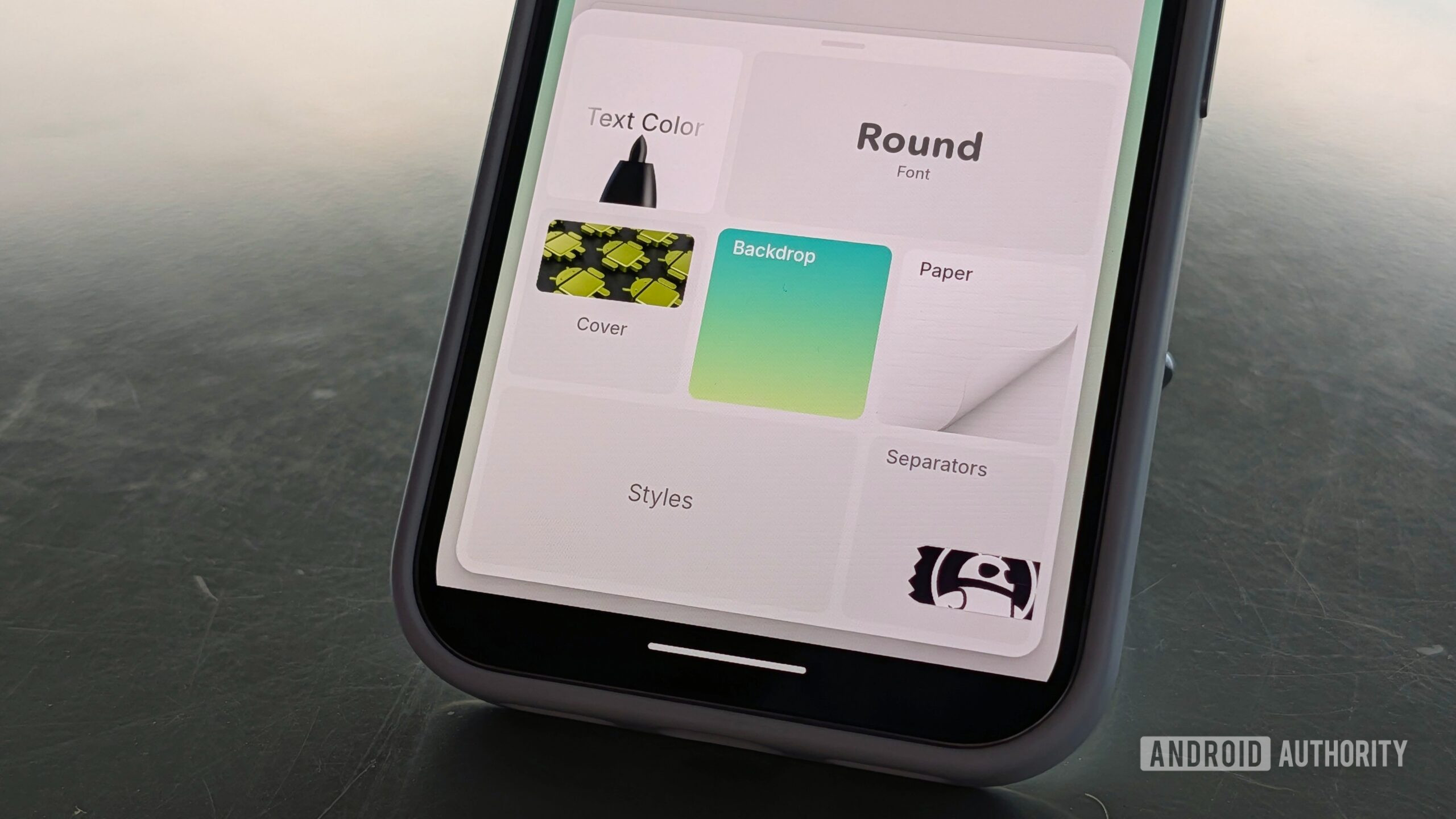 Pixel 10 Pro com aplicativo Craft na tela Pixel 10 Pro com aplicativo Craft na tela