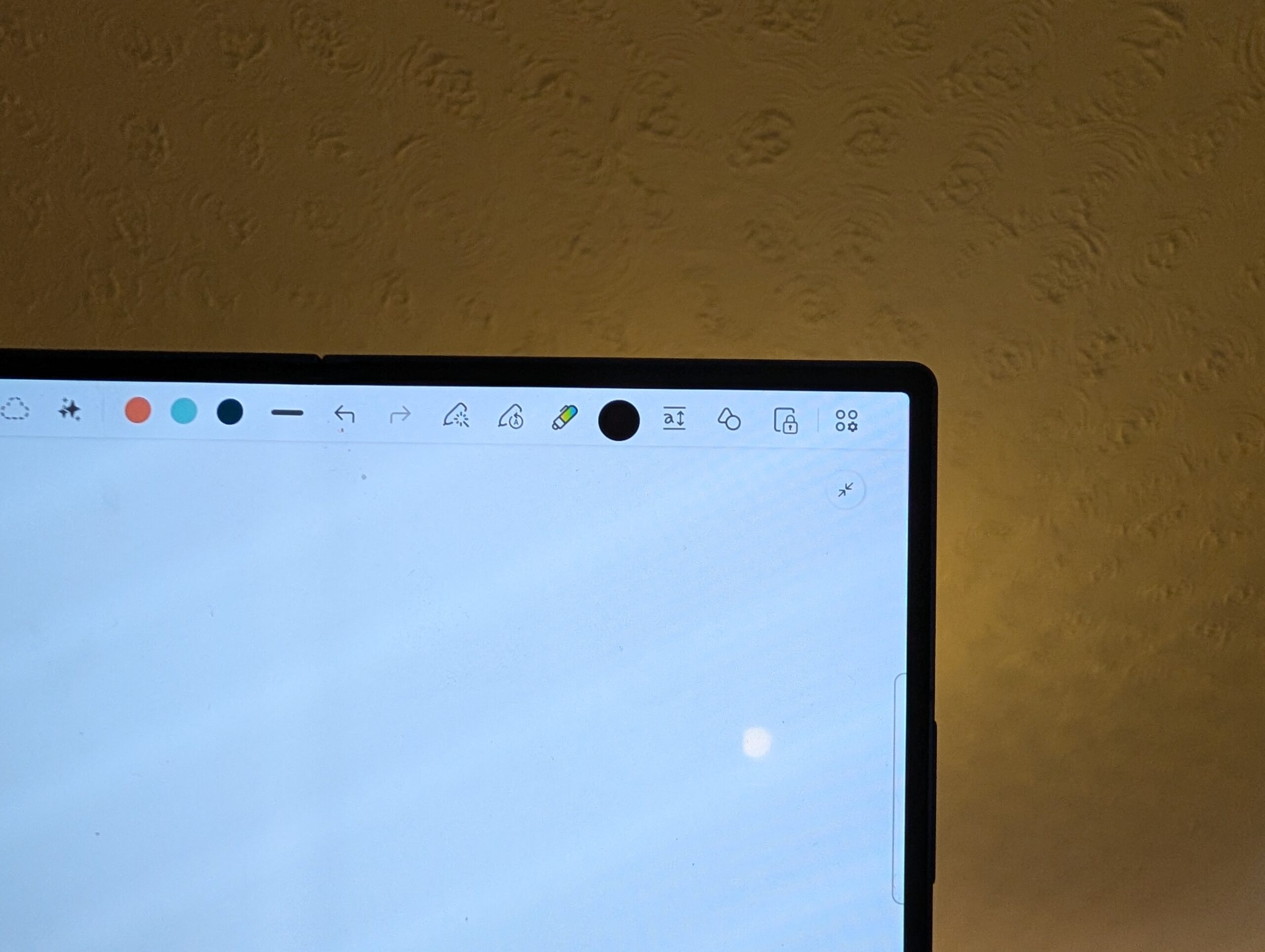 Tela do Galaxy Z Fold 7 cobrindo conteúdo 8