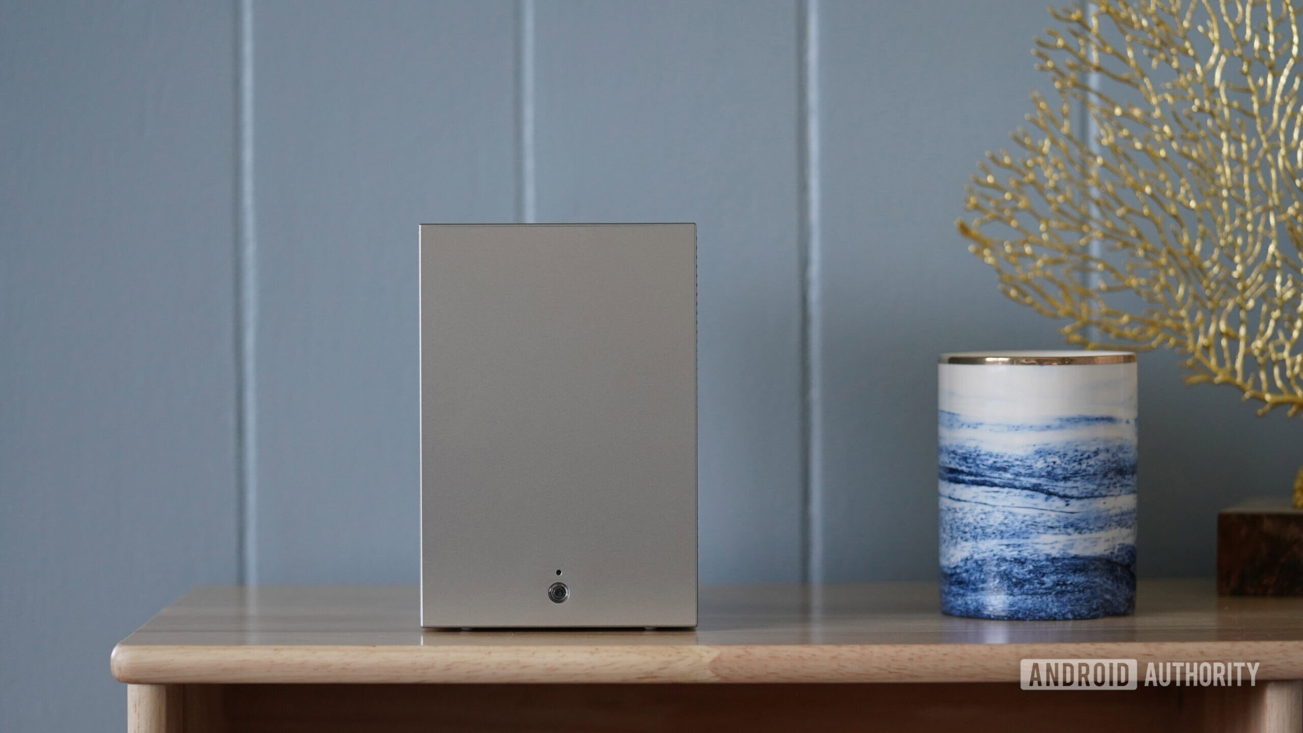 O LG Cinebeam S é muito compacto, pesando menos de dois quilos.