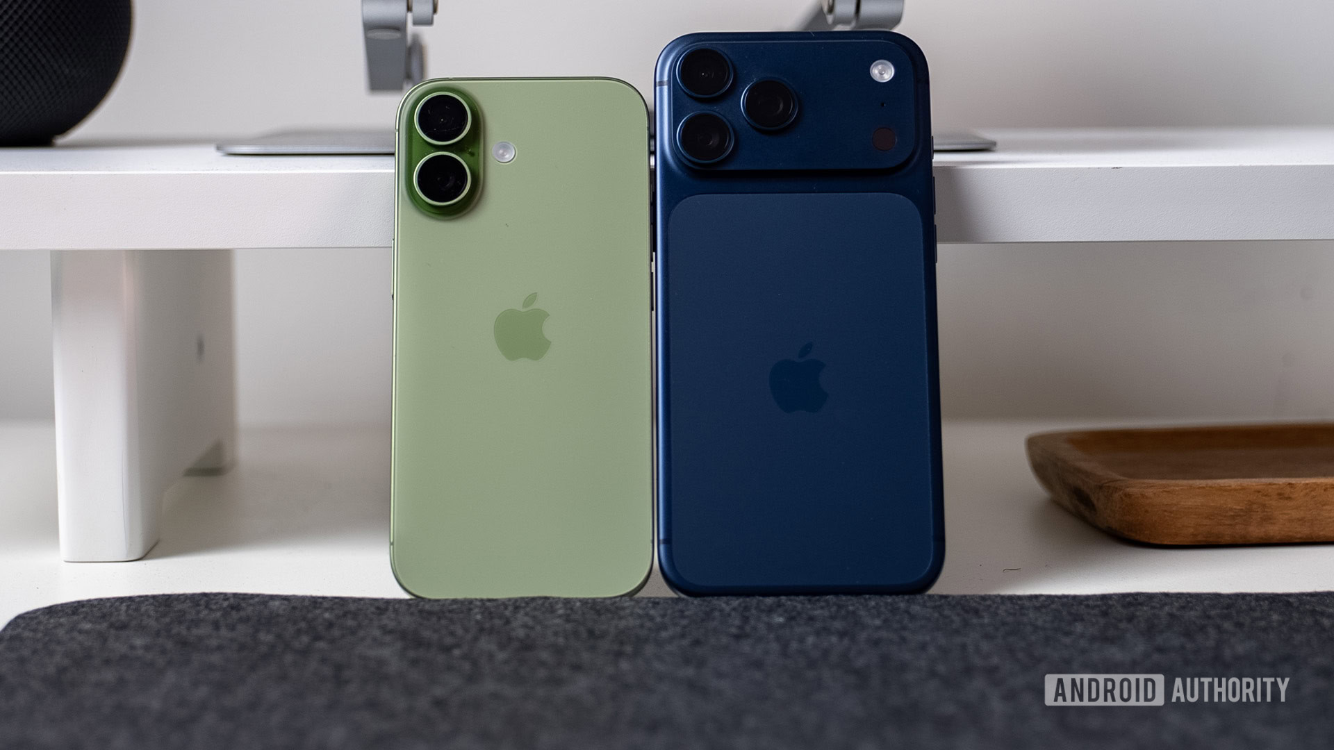iphone 17 e iphone 17 pro max traseiro voltado para frente