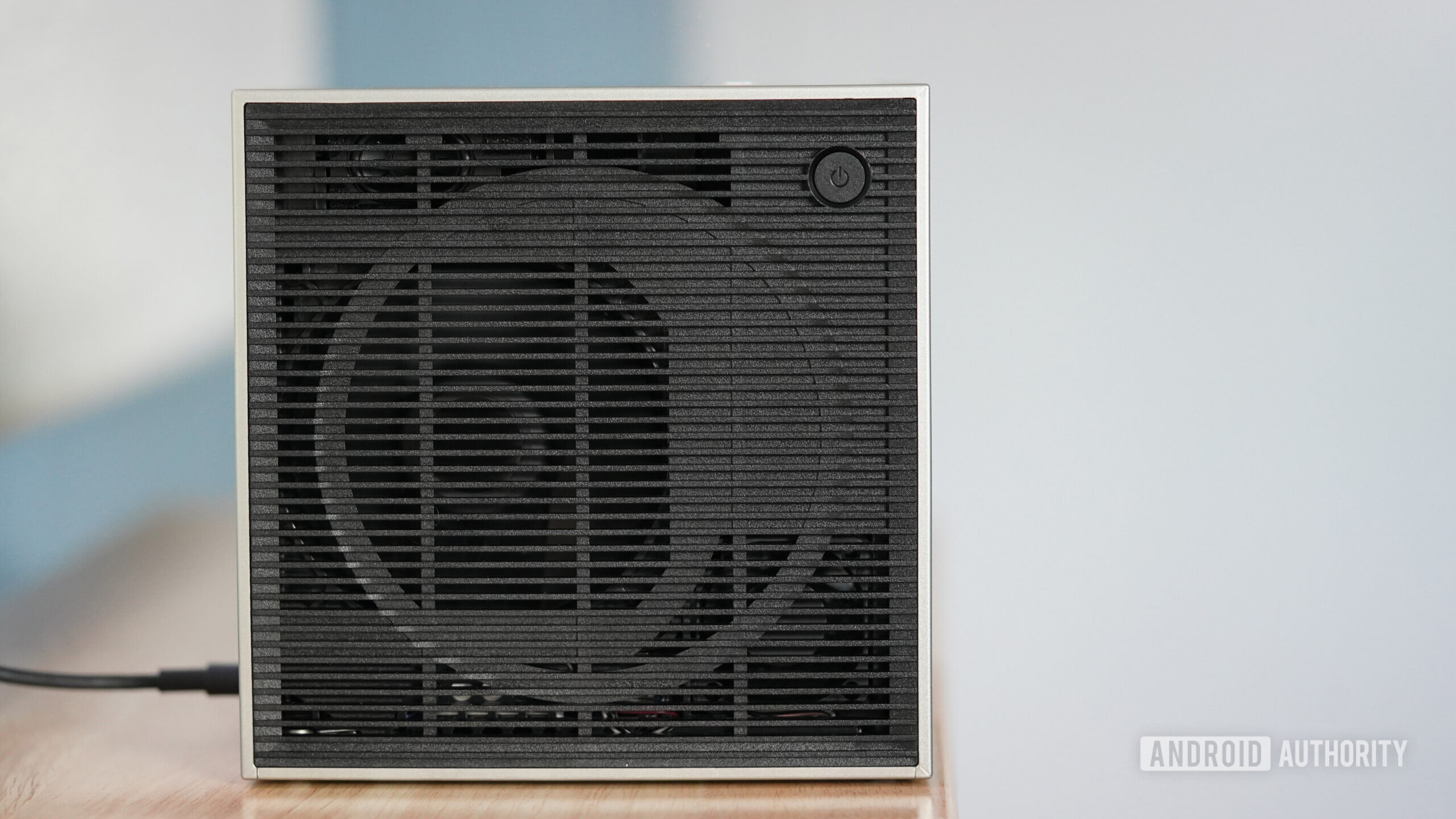 O LG CineBeam S vem com alto-falantes integrados e ruído de ventilador gerenciável.