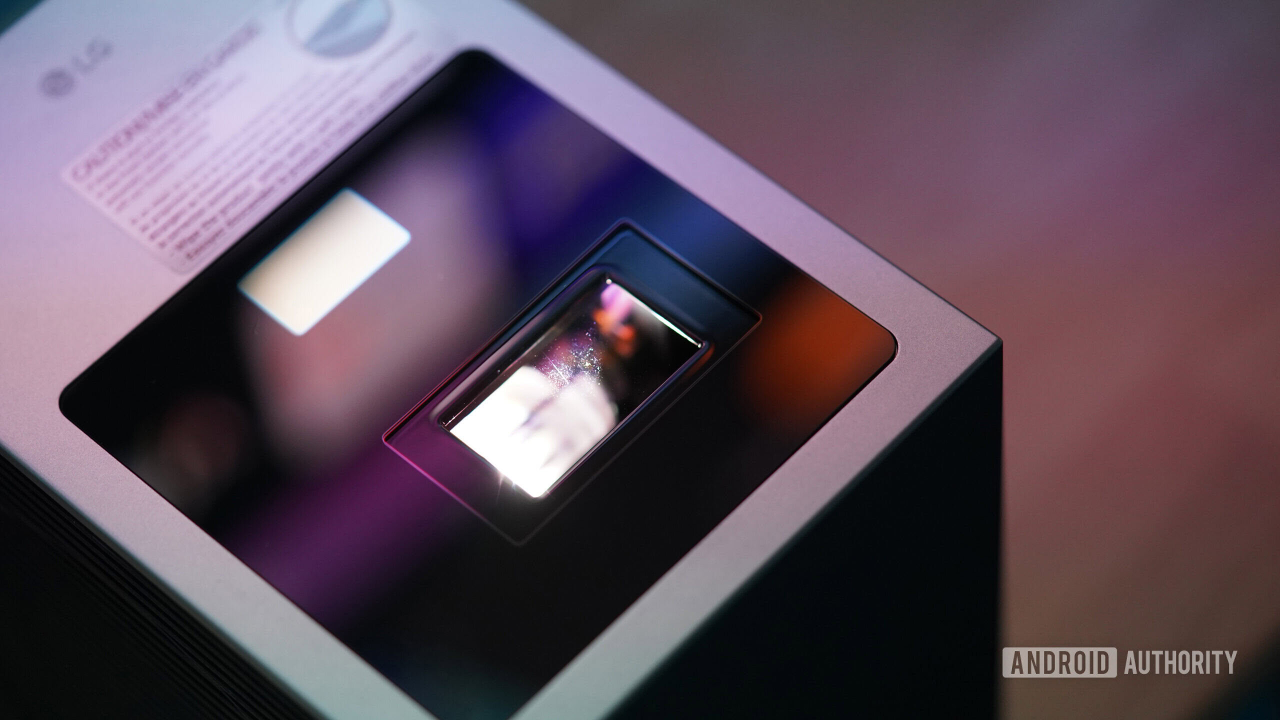 O LG CineBeam S é alimentado por uma configuração de laser triplo.