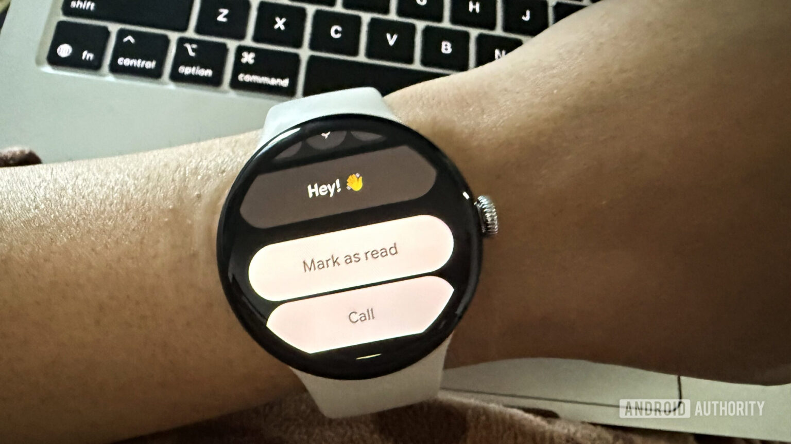 As notificações do Wear OS Google Messages acabaram de receber um novo truque inteligente