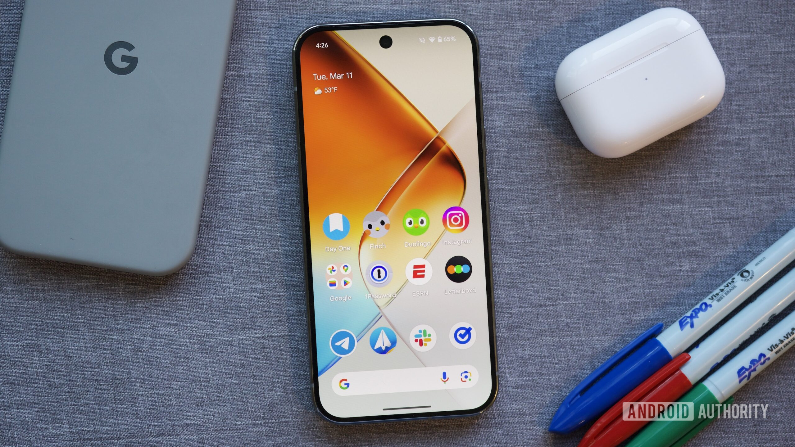 Google Pixel 9 Pro com a tela ligada.