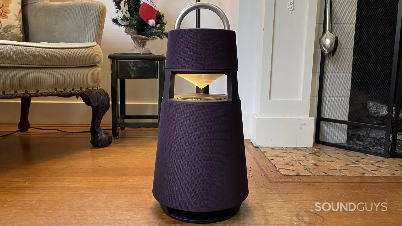 LG XBOOM 360 na sala de estar LG XBOOM 360 na sala de estar