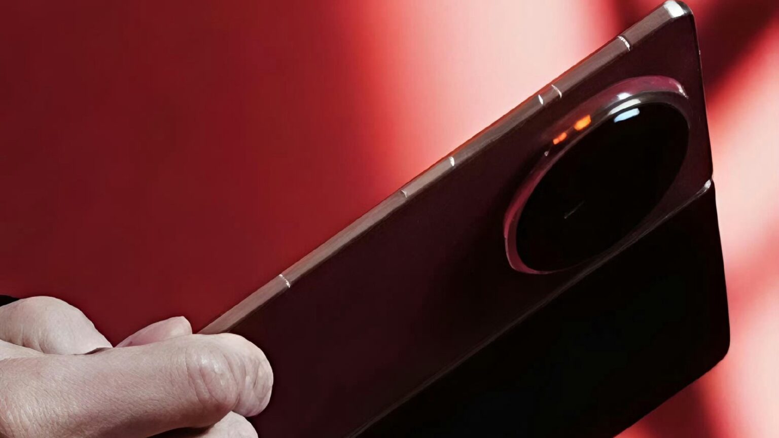 Um dos dobráveis mais esperados do MWC aparece em imagens