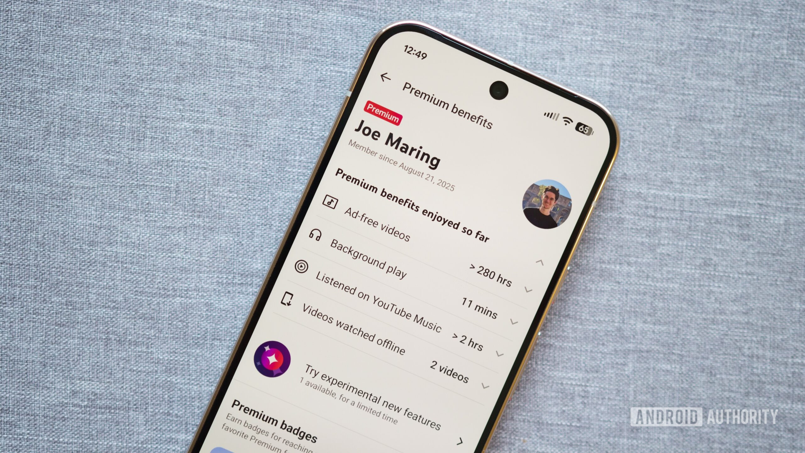 Aplicativo do YouTube mostrando a página de benefícios Premium.