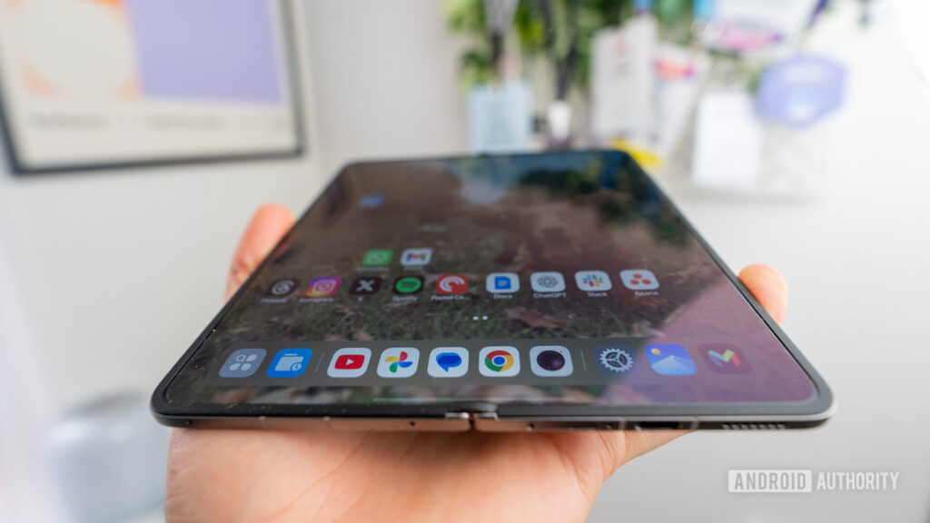 Este novo Android dobrável superou o iPhone Fold em um vinco sem sensação