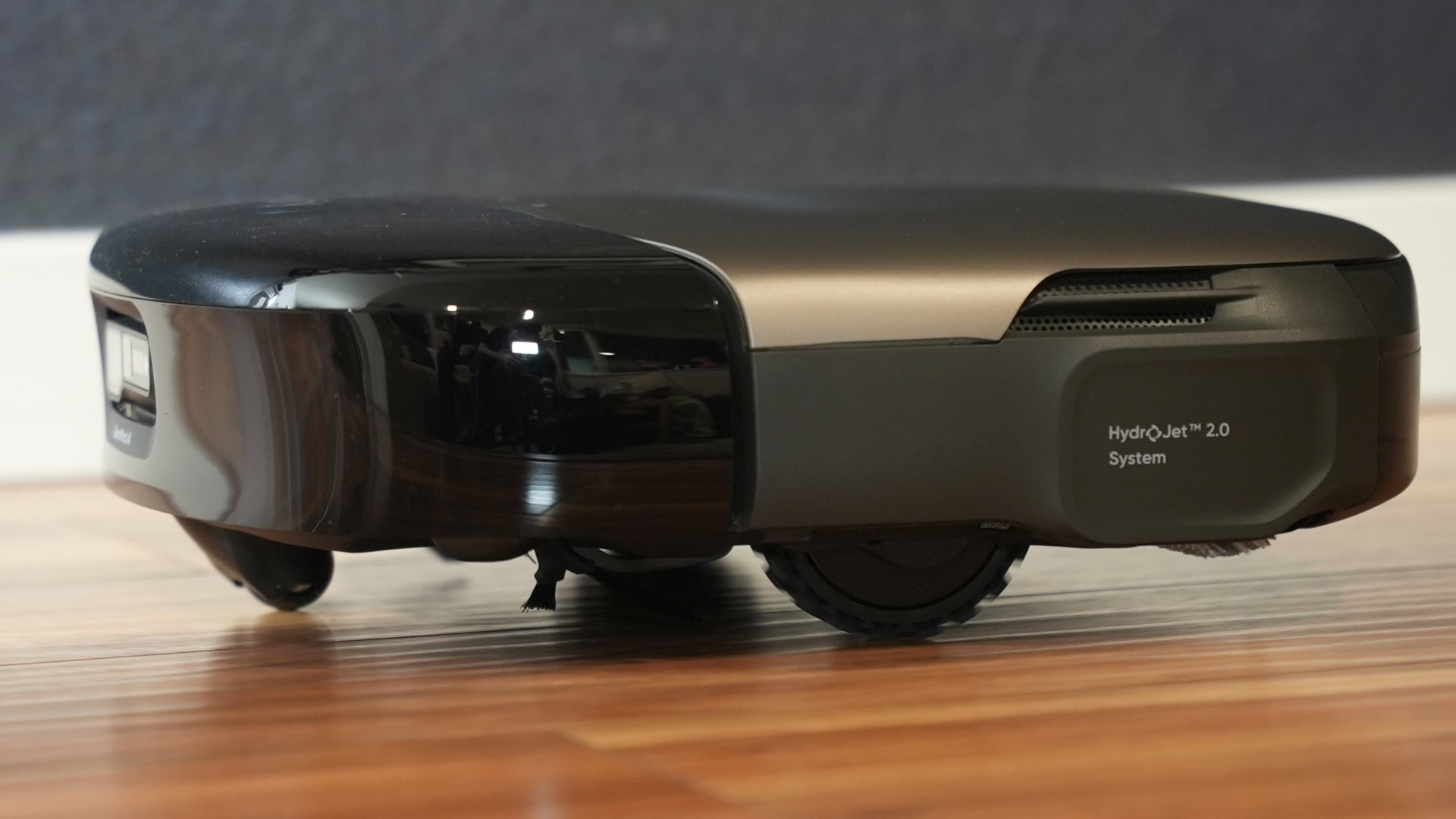 Âncora eufy Robot Vacuum Omni S2 levantada