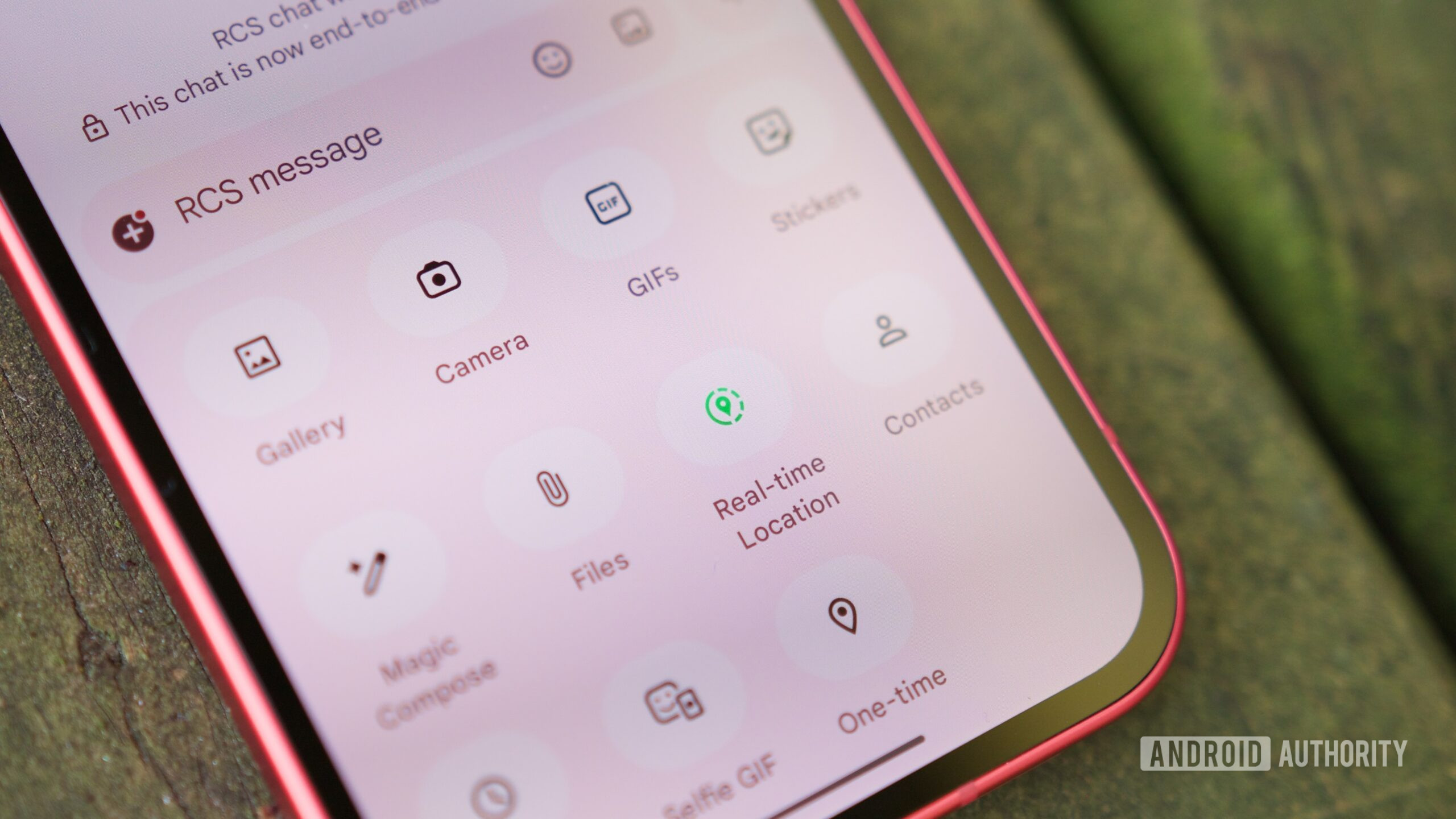 herói do ícone do menu de compartilhamento de localização em tempo real das mensagens do Google O ícone de compartilhamento de localização em tempo real no Mensagens do Google.