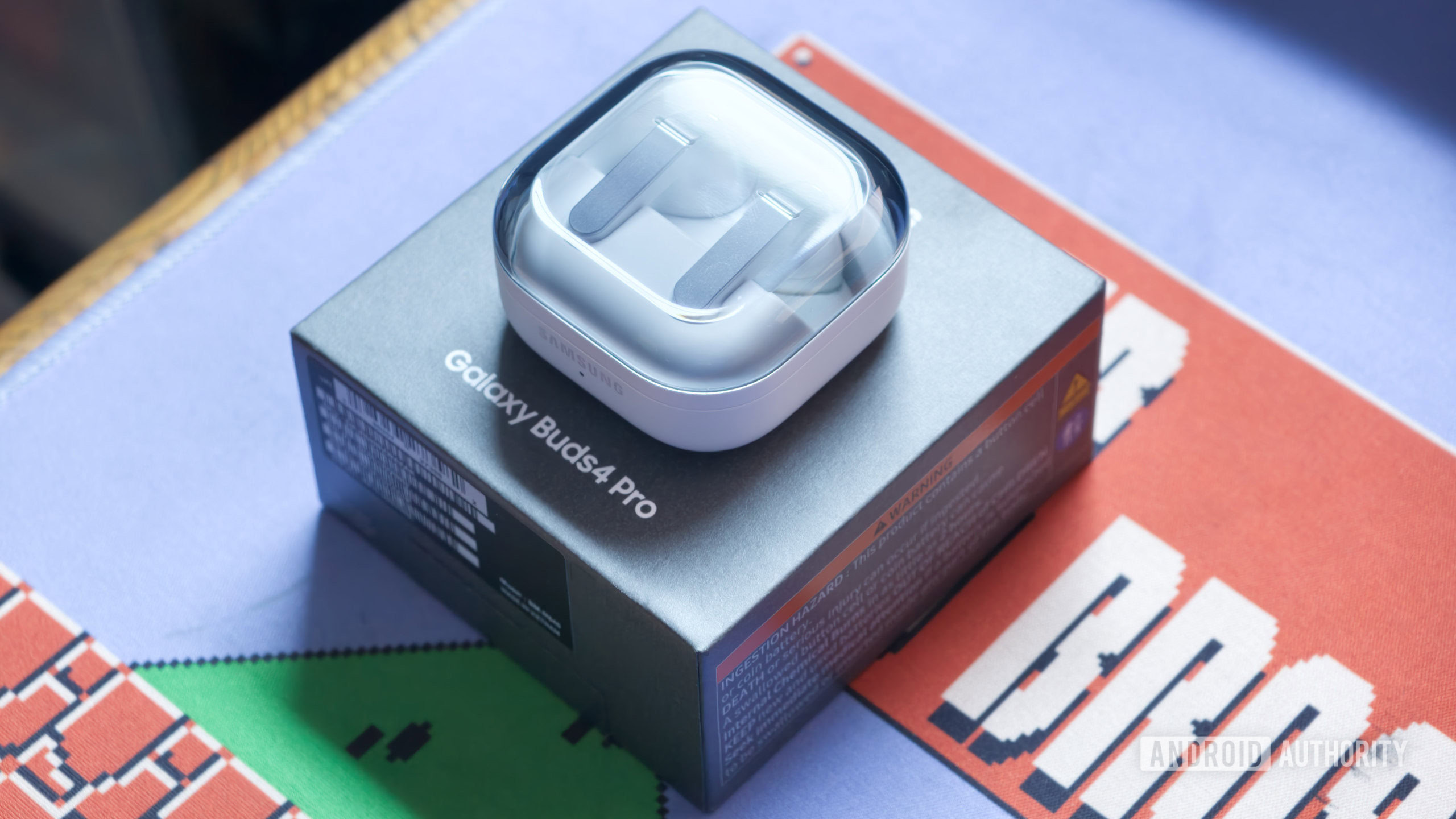 Botões Samsung Galaxy Buds 4 Pro em estojo com caixa Botões Samsung Galaxy Buds 4 Pro em estojo com caixa