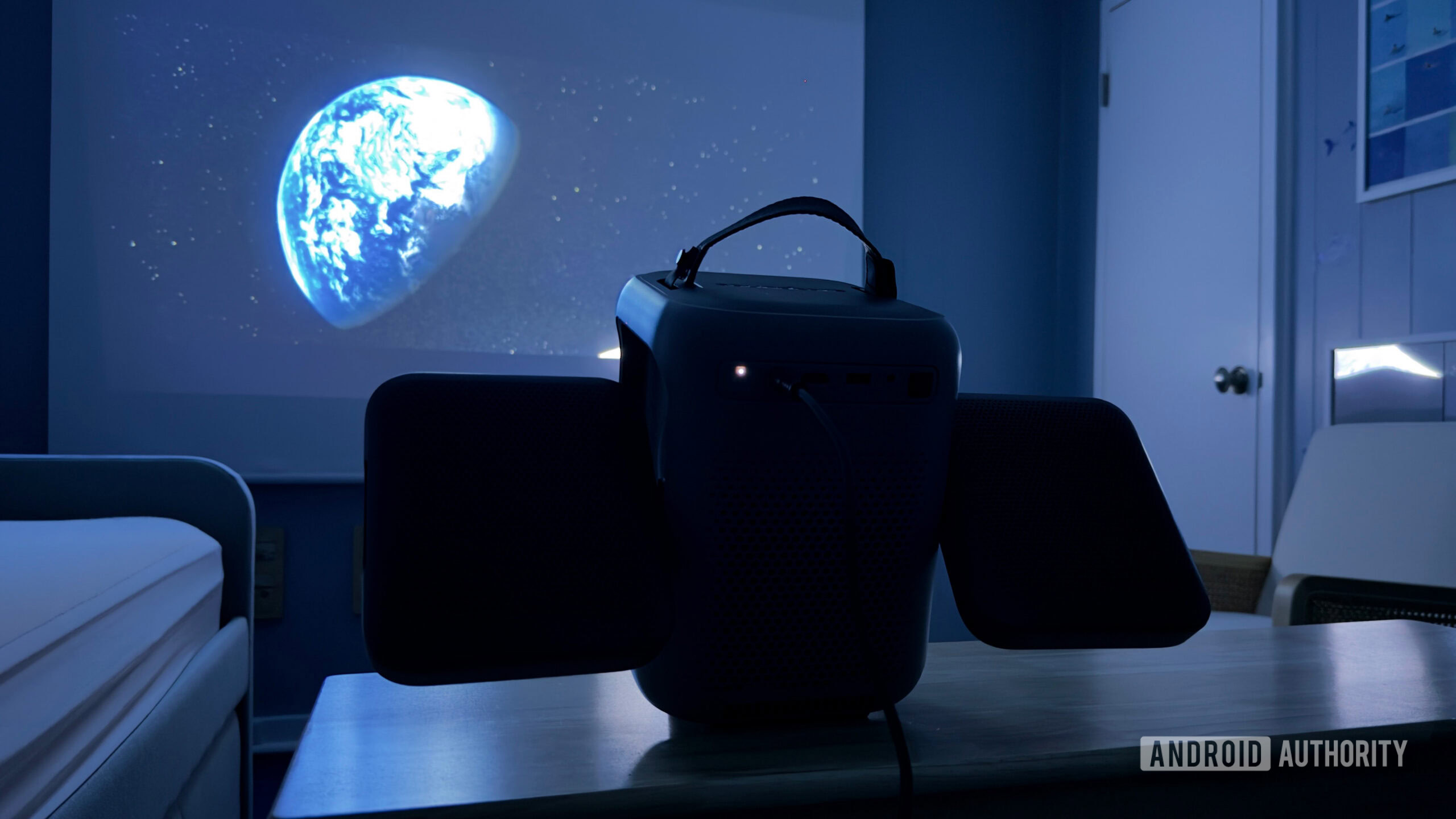 Soundcore Nebulosa P1i projetando