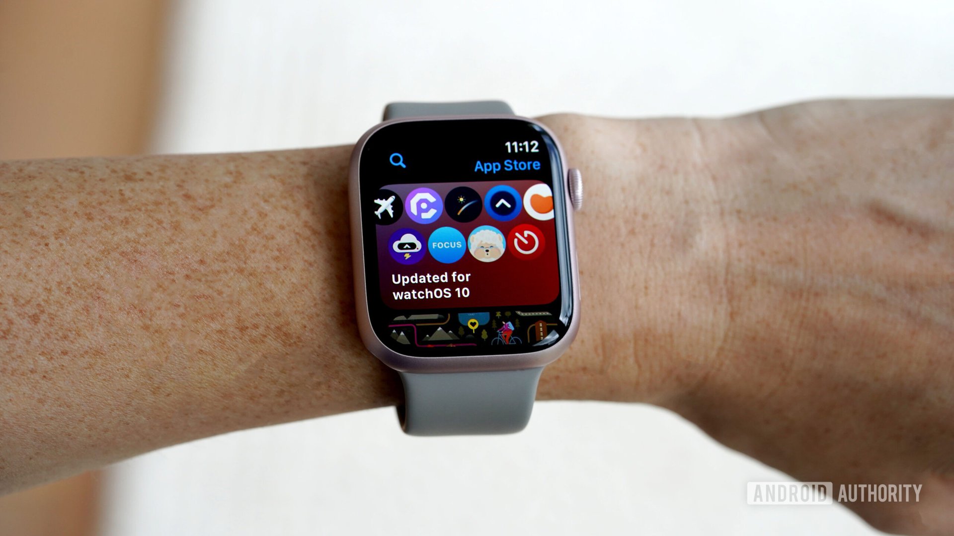 Loja de aplicativos Apple Watch Série 9 Um usuário acessa a App Store em seu Apple Watch Series 9.