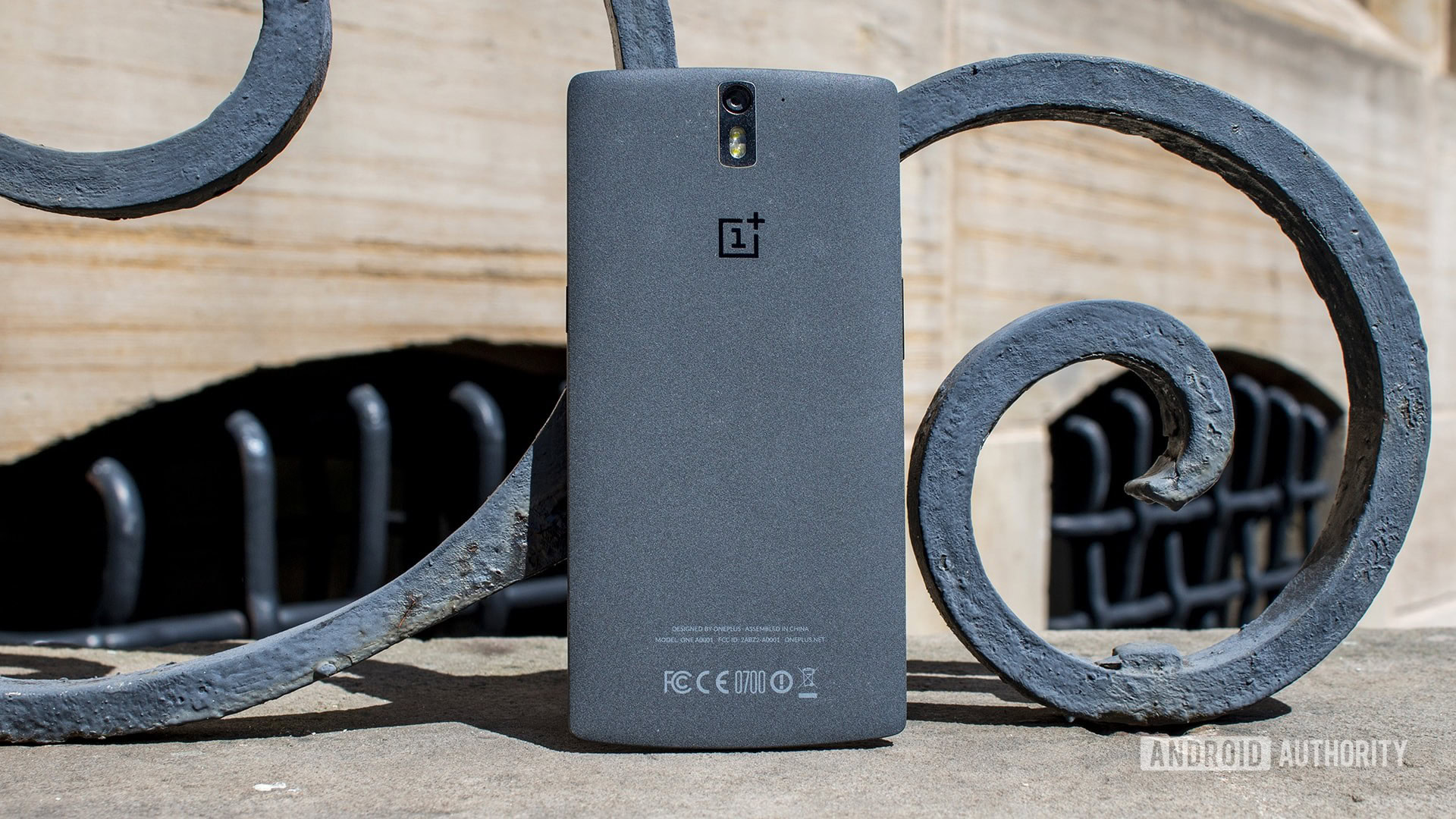 A parte traseira do OnePlus One.