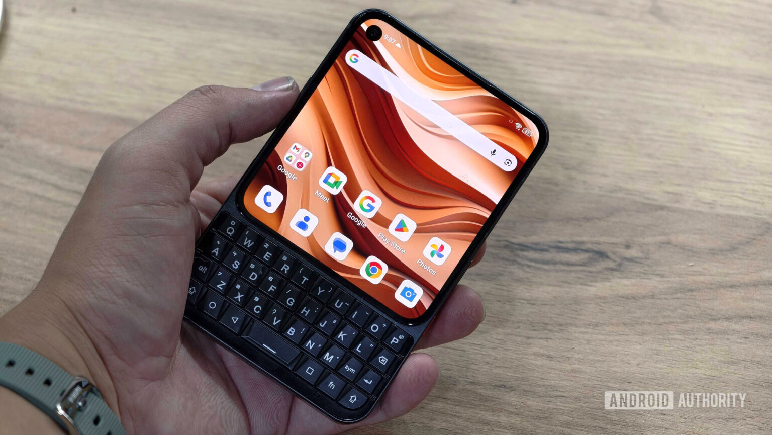 Este telefone Android com teclado QWERTY já é um sucesso de vendas