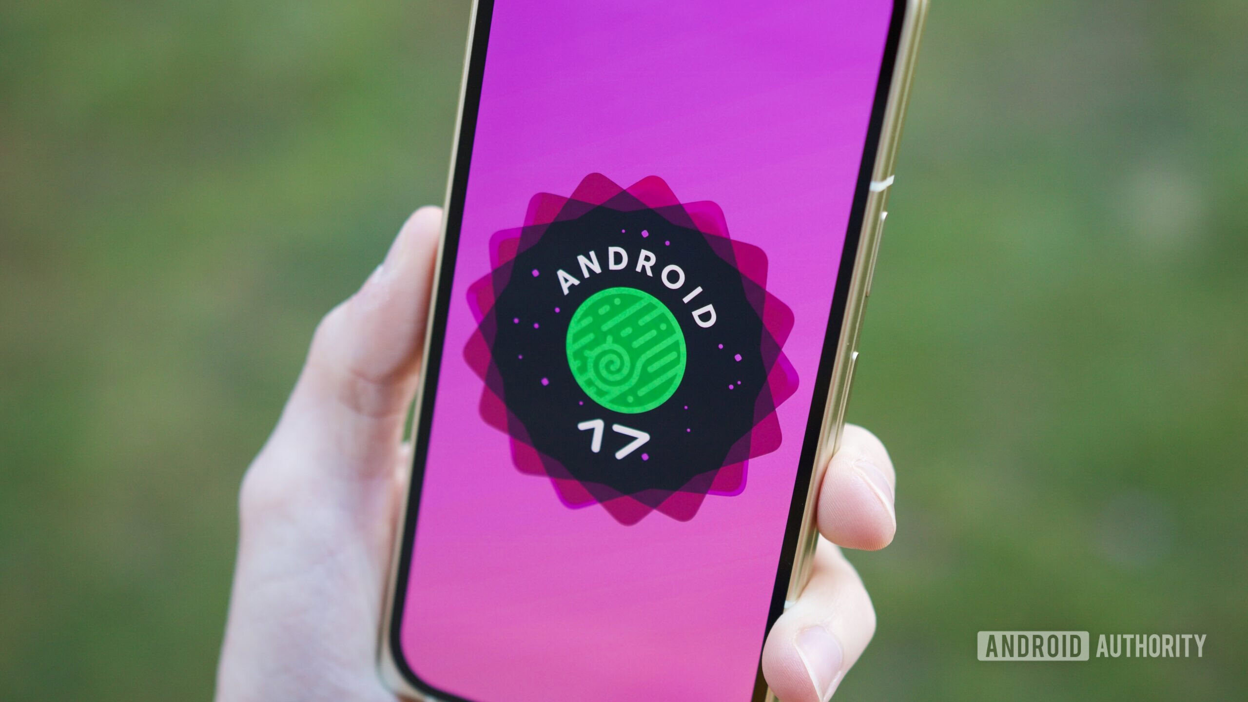 android 17 logo hero pixel 10 pro fold 2 marca d'água Logotipo do Android 17 em um smartphone Pixel.
