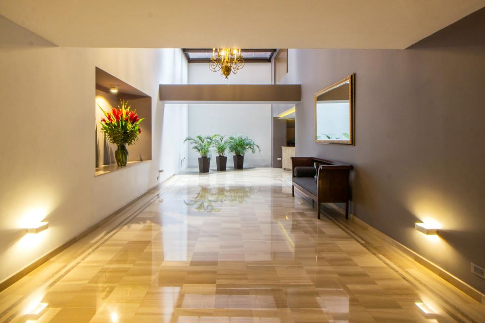 Noite de jogos em quarto de hotel em Dubai que não parece extravagante