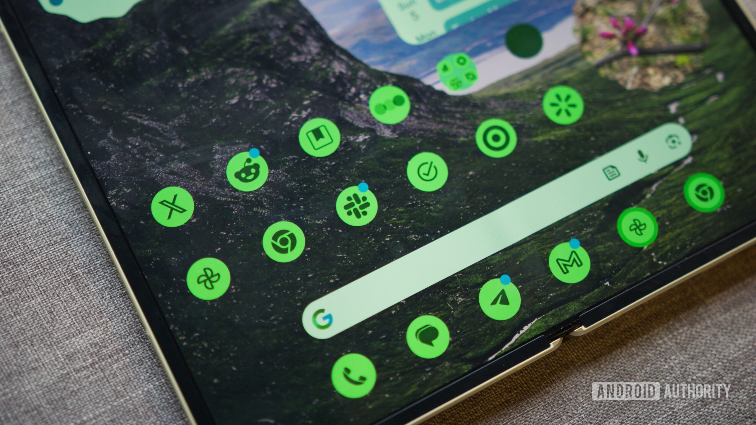 Ocultando nomes de aplicativos na tela inicial no Android 17 Beta 3.
