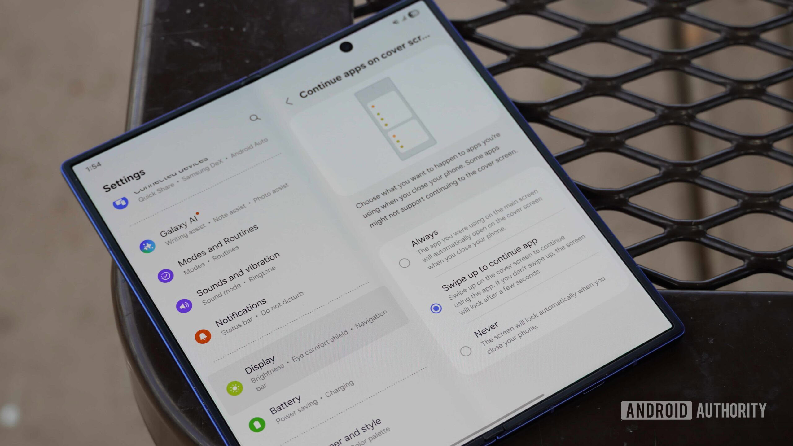 One UI Continue Apps corrigidos A opção continuar aplicativos na tela inicial nas configurações de One UI em um Galaxy Z Fold 7.