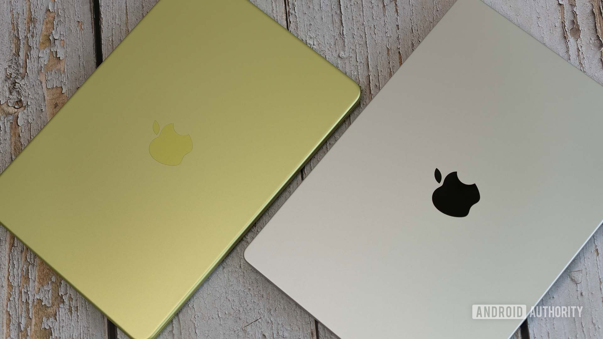 Apple MacBook Neo ao lado do Apple MacBook Pro M3 Pro de 14 polegadas Apple MacBook Neo ao lado do Apple MacBook Pro M3 Pro de 14 polegadas