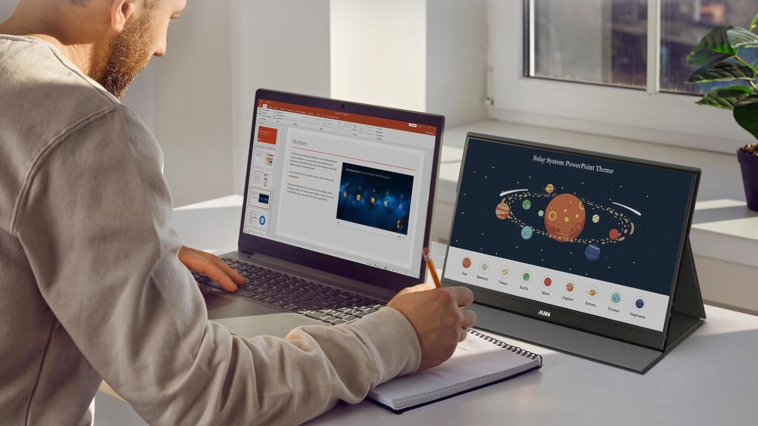 Monitor portátil MNN na mesa