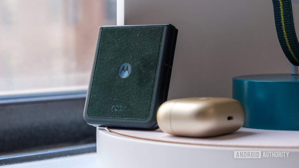 Motorola Razr Ultra cai para novo preço recorde, economizando US $ 600
