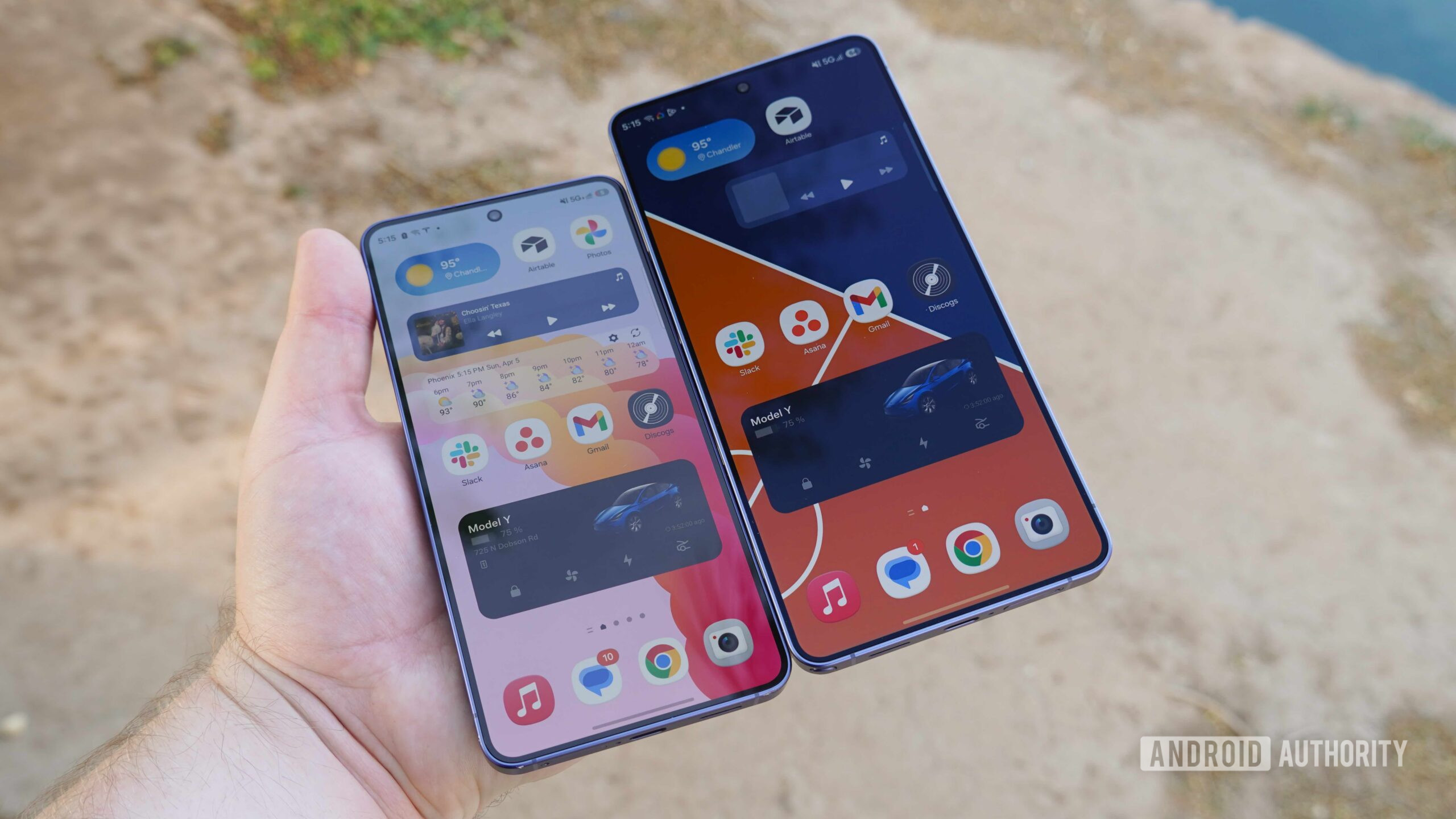 Samsung Galaxy S26 versus Ultra 7 O Galaxy S26 e Galaxy S26 Ultra na mão.