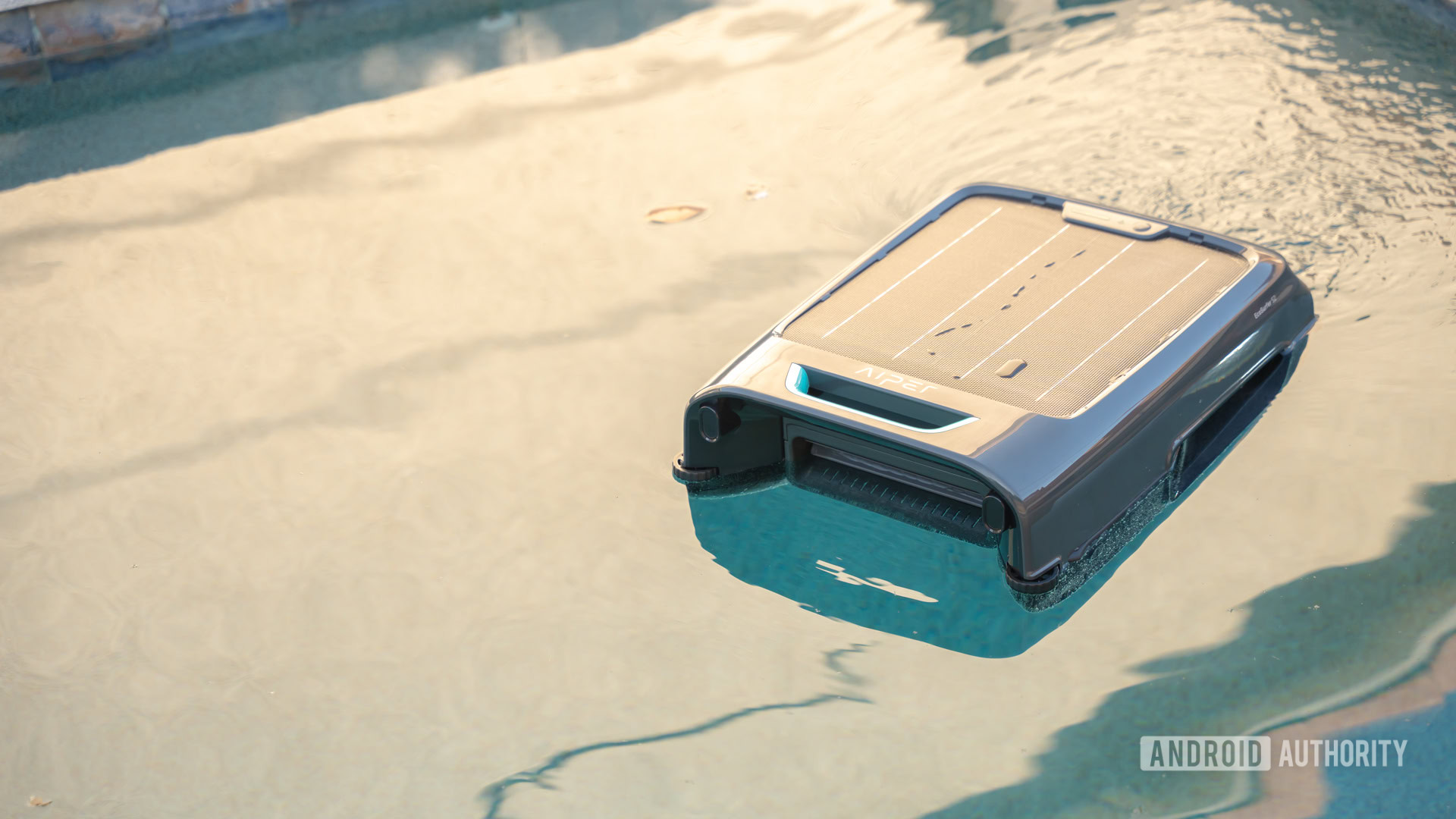 Aiper EcoSurfer S2 na piscina 16 Aiper EcoSurfer S2 na piscina 16