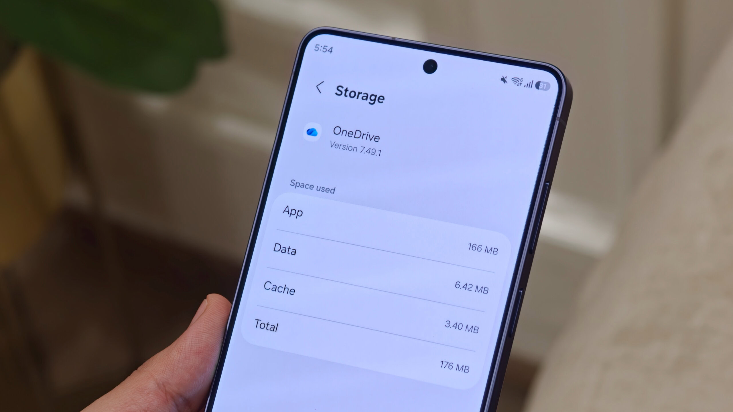 OneDrive ocupando 166 MB em um smartphone Samsung