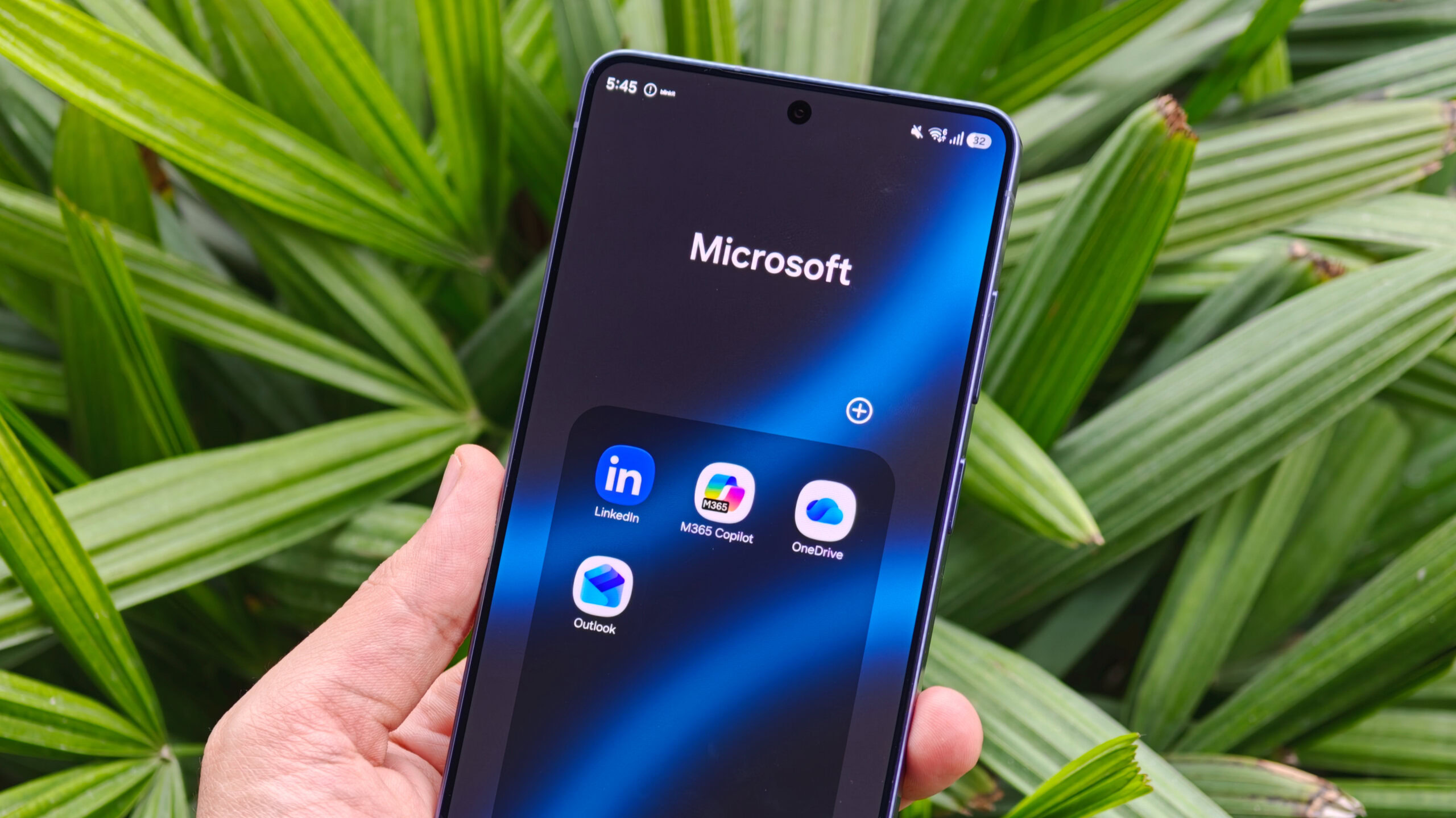 Vários aplicativos da Microsoft pré-instalados em um dispositivo Galaxy