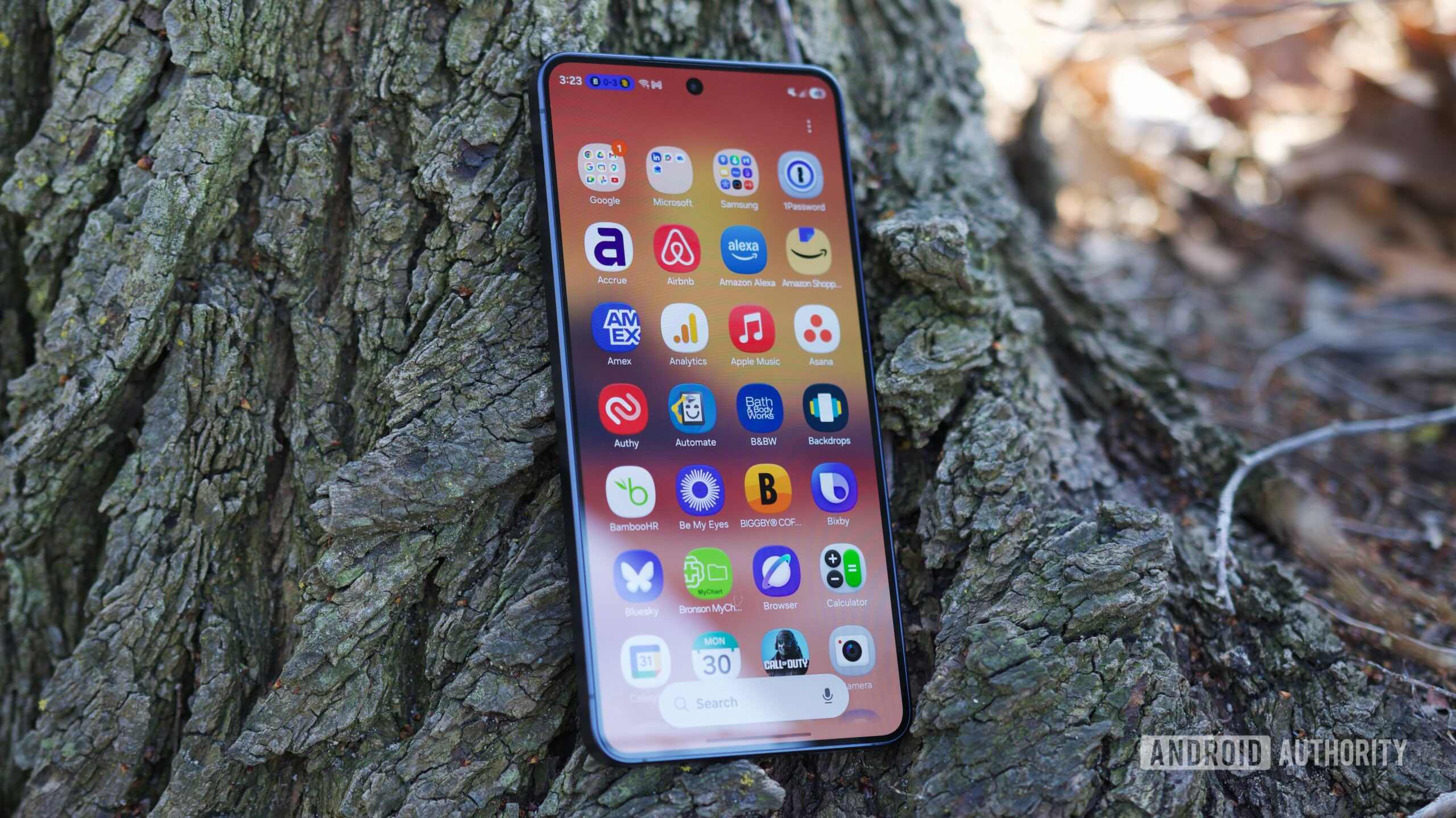 Samsung Galaxy S26 com tela ligada, mostrando a gaveta de aplicativos.